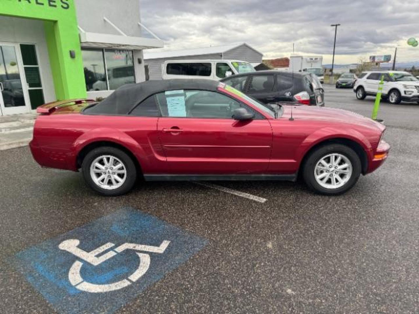 2006 Red Fire Metallic wi /Dark Charcoal/Red Le Ford Mustang V6 Deluxe Convertibl (1ZVFT84N065) with an 4.0L V6 SOHC 12V engine, 5-Speed Automatic transmission, located at 1865 East Red Hills Pkwy, St. George, 84770, (435) 628-0023, 37.120850, -113.543640 - We specialize in helping ALL people get the best financing available. No matter your credit score, good, bad or none we can get you an amazing rate. Had a bankruptcy, divorce, or repossessions? We give you the green light to get your credit back on the road. Low down and affordable payments that fit - Photo#8