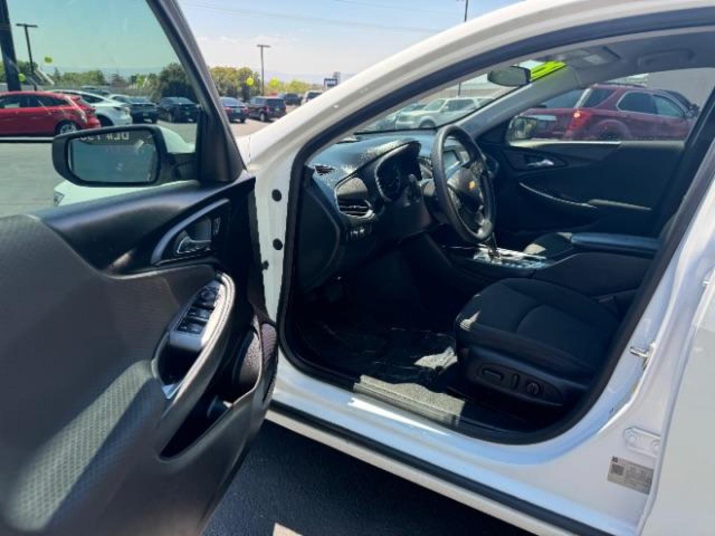 2018 Summit White Chevrolet Malibu SEDAN 4-DR (1G1ZD5ST9JF) with an 1.5L L4 DOHC 16V engine, 6-Speed Automatic transmission, located at 1865 East Red Hills Pkwy, St. George, 84770, (435) 628-0023, 37.120850, -113.543640 - Photo#12