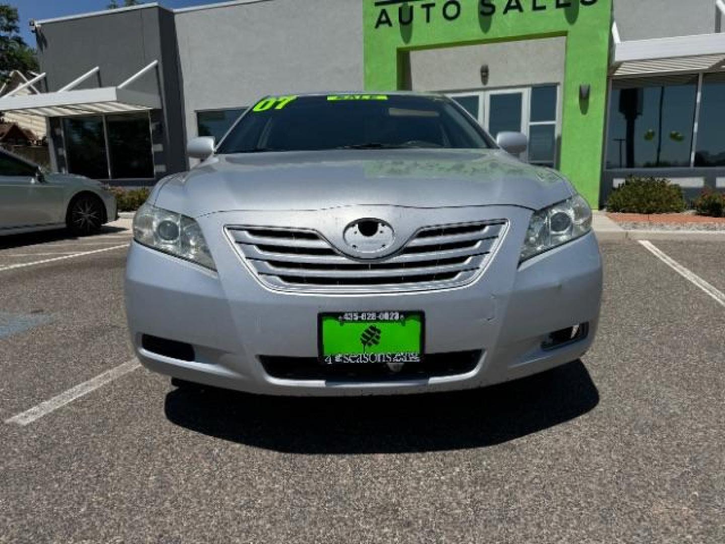 2007 Titanium Metallic /Bisque Cloth Interio Toyota Camry LE V6 (4T1BK46KX7U) with an 3.5L V6 DOHC 24V engine, 6-Speed Automatic transmission, located at 940 North Main Street, Cedar City, UT, 84720, (435) 628-0023, 37.692936, -113.061897 - We specialize in helping ALL people get the best financing available. No matter your credit score, good, bad or none we can get you an amazing rate. Had a bankruptcy, divorce, or repossessions? We give you the green light to get your credit back on the road. Low down and affordable payments that fit - Photo#1