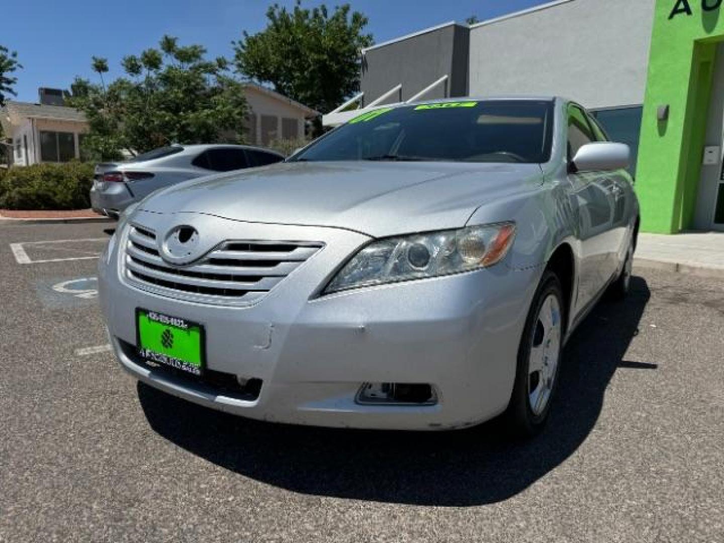 2007 Titanium Metallic /Bisque Cloth Interio Toyota Camry LE V6 (4T1BK46KX7U) with an 3.5L V6 DOHC 24V engine, 6-Speed Automatic transmission, located at 940 North Main Street, Cedar City, UT, 84720, (435) 628-0023, 37.692936, -113.061897 - We specialize in helping ALL people get the best financing available. No matter your credit score, good, bad or none we can get you an amazing rate. Had a bankruptcy, divorce, or repossessions? We give you the green light to get your credit back on the road. Low down and affordable payments that fit - Photo#2