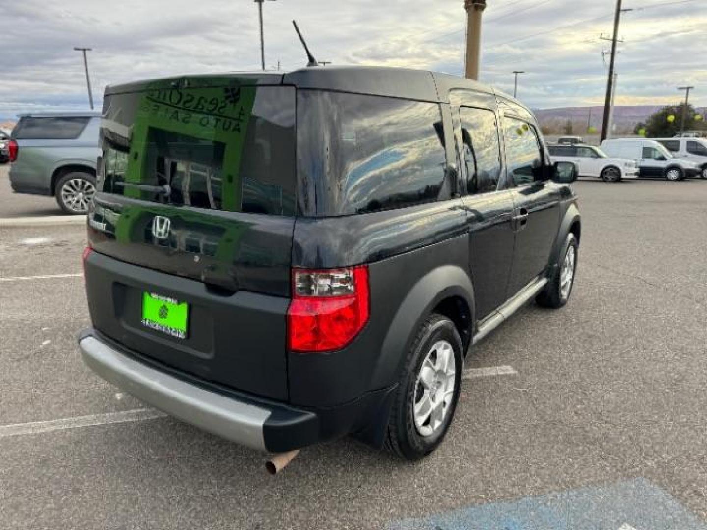 2008 Nighthawk Black Pear /Gray/Black Cloth Int Honda Element LX 2WD AT (5J6YH18398L) with an 2.4L L4 DOHC 16V engine, 5-Speed Automatic transmission, located at 1865 East Red Hills Pkwy, St. George, 84770, (435) 628-0023, 37.120850, -113.543640 - We specialize in helping ALL people get the best financing available. No matter your credit score, good, bad or none we can get you an amazing rate. Had a bankruptcy, divorce, or repossessions? We give you the green light to get your credit back on the road. Low down and affordable payments that fit - Photo#9