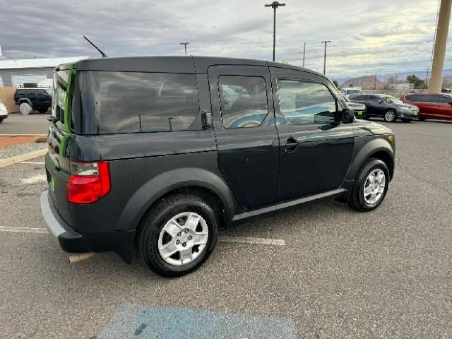 2008 Nighthawk Black Pear /Gray/Black Cloth Int Honda Element LX 2WD AT (5J6YH18398L) with an 2.4L L4 DOHC 16V engine, 5-Speed Automatic transmission, located at 1865 East Red Hills Pkwy, St. George, 84770, (435) 628-0023, 37.120850, -113.543640 - We specialize in helping ALL people get the best financing available. No matter your credit score, good, bad or none we can get you an amazing rate. Had a bankruptcy, divorce, or repossessions? We give you the green light to get your credit back on the road. Low down and affordable payments that fit - Photo#10