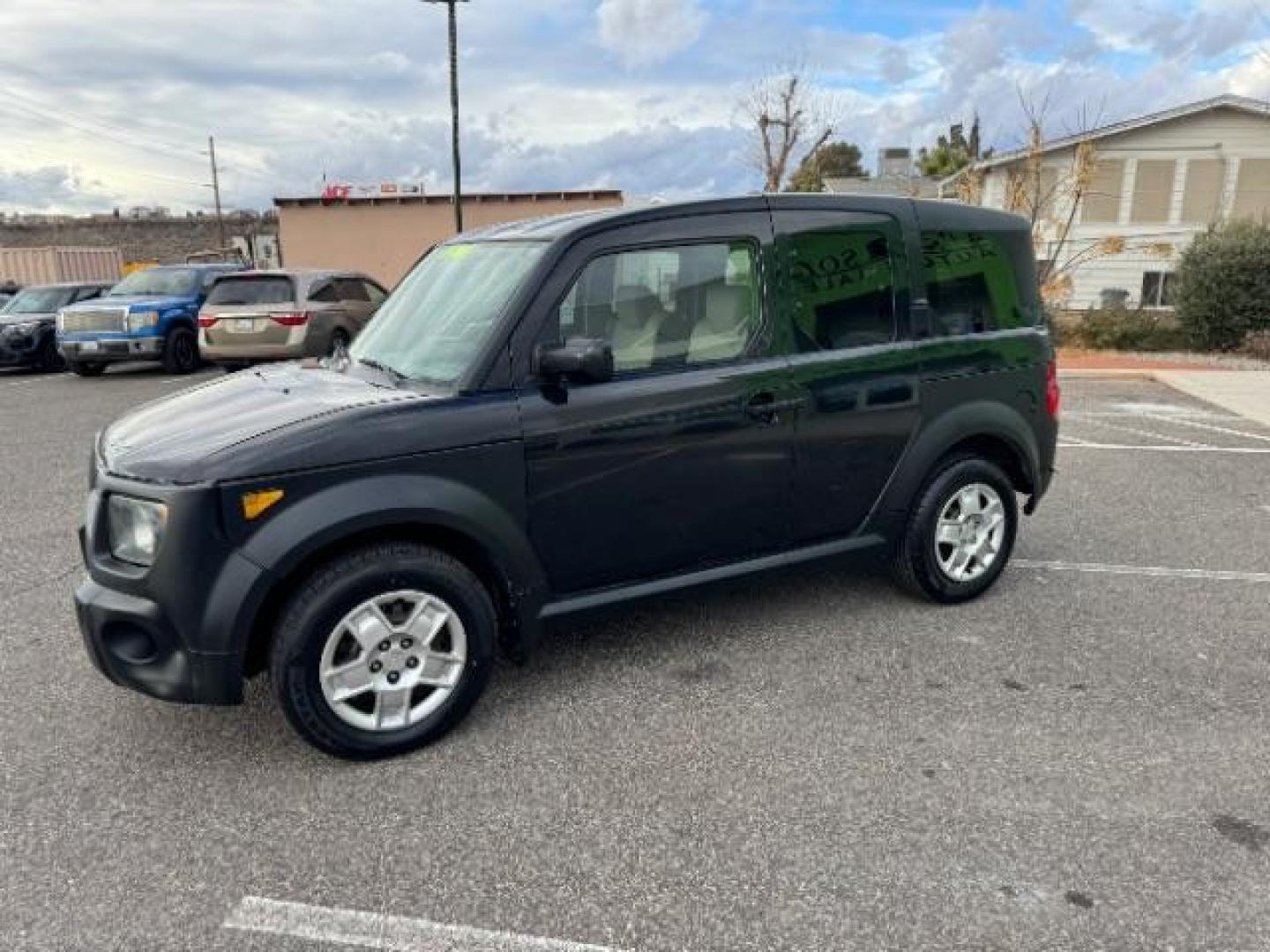 2008 Nighthawk Black Pear /Gray/Black Cloth Int Honda Element LX 2WD AT (5J6YH18398L) with an 2.4L L4 DOHC 16V engine, 5-Speed Automatic transmission, located at 1865 East Red Hills Pkwy, St. George, 84770, (435) 628-0023, 37.120850, -113.543640 - We specialize in helping ALL people get the best financing available. No matter your credit score, good, bad or none we can get you an amazing rate. Had a bankruptcy, divorce, or repossessions? We give you the green light to get your credit back on the road. Low down and affordable payments that fit - Photo#4