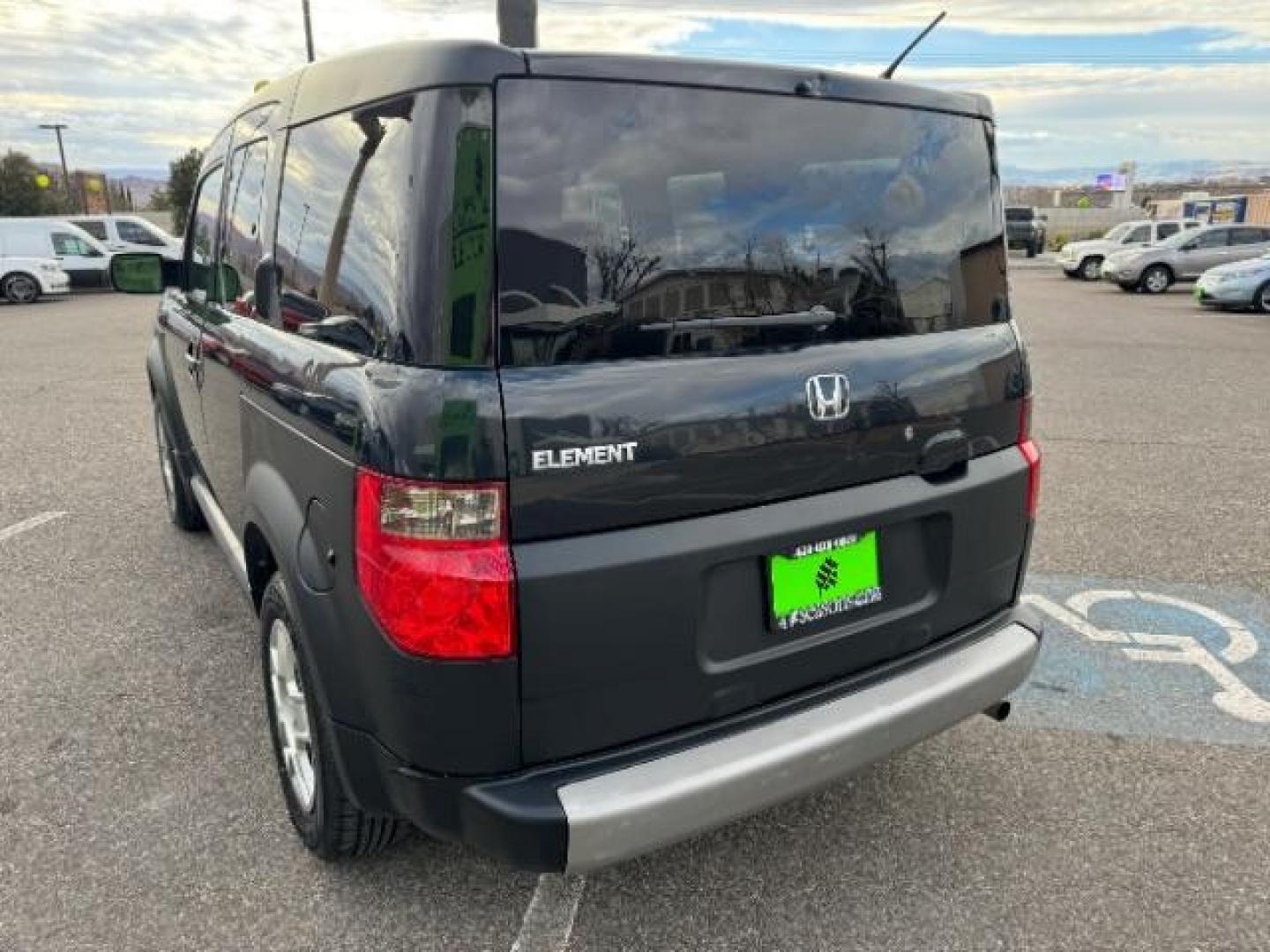 2008 Nighthawk Black Pear /Gray/Black Cloth Int Honda Element LX 2WD AT (5J6YH18398L) with an 2.4L L4 DOHC 16V engine, 5-Speed Automatic transmission, located at 1865 East Red Hills Pkwy, St. George, 84770, (435) 628-0023, 37.120850, -113.543640 - We specialize in helping ALL people get the best financing available. No matter your credit score, good, bad or none we can get you an amazing rate. Had a bankruptcy, divorce, or repossessions? We give you the green light to get your credit back on the road. Low down and affordable payments that fit - Photo#7