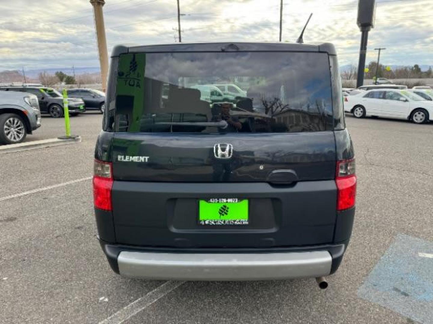 2008 Nighthawk Black Pear /Gray/Black Cloth Int Honda Element LX 2WD AT (5J6YH18398L) with an 2.4L L4 DOHC 16V engine, 5-Speed Automatic transmission, located at 1865 East Red Hills Pkwy, St. George, 84770, (435) 628-0023, 37.120850, -113.543640 - We specialize in helping ALL people get the best financing available. No matter your credit score, good, bad or none we can get you an amazing rate. Had a bankruptcy, divorce, or repossessions? We give you the green light to get your credit back on the road. Low down and affordable payments that fit - Photo#8