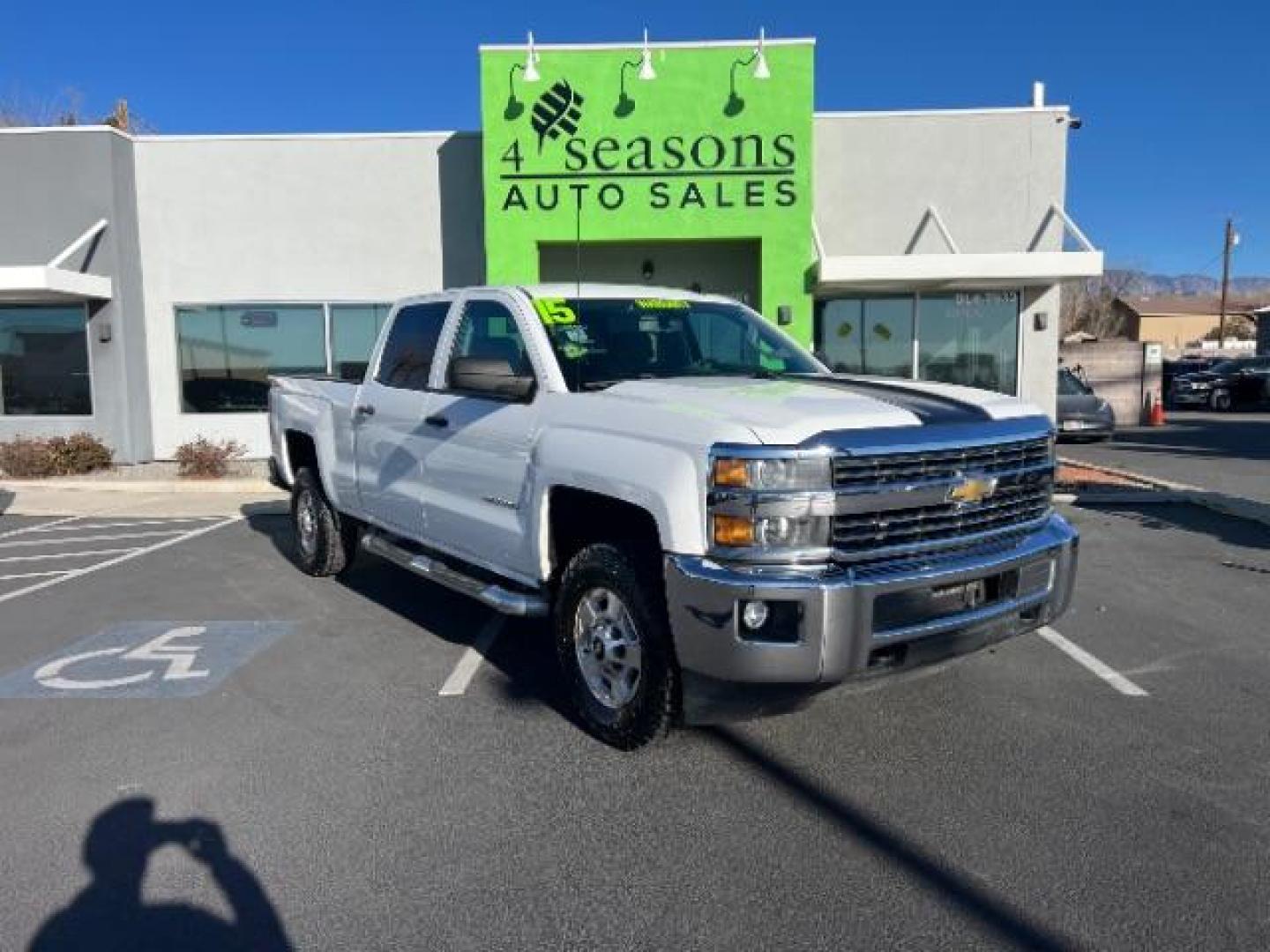 2015 Summit White /Jet Black Chevrolet Silverado 2500HD LT Crew Cab 4WD (1GC1KVEB3FF) with an 6.0L V8 OHV 16V CNG engine, 6-Speed Automatic transmission, located at 1865 East Red Hills Pkwy, St. George, 84770, (435) 628-0023, 37.120850, -113.543640 - We specialize in helping ALL people get the best financing available. No matter your credit score, good, bad or none we can get you an amazing rate. Had a bankruptcy, divorce, or repossessions? We give you the green light to get your credit back on the road. Low down and affordable payments that fit - Photo#0