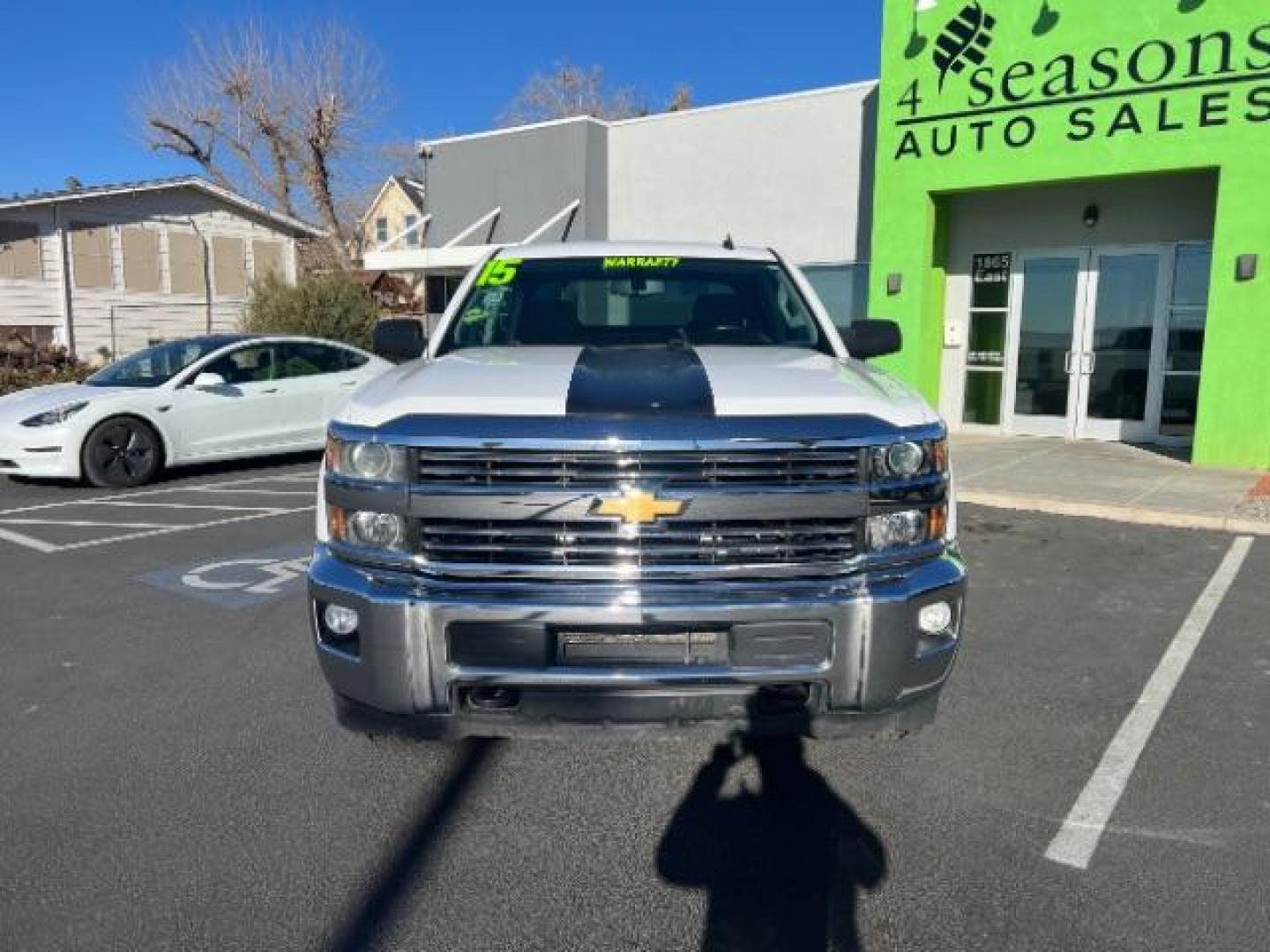 2015 Summit White /Jet Black Chevrolet Silverado 2500HD LT Crew Cab 4WD (1GC1KVEB3FF) with an 6.0L V8 OHV 16V CNG engine, 6-Speed Automatic transmission, located at 1865 East Red Hills Pkwy, St. George, 84770, (435) 628-0023, 37.120850, -113.543640 - We specialize in helping ALL people get the best financing available. No matter your credit score, good, bad or none we can get you an amazing rate. Had a bankruptcy, divorce, or repossessions? We give you the green light to get your credit back on the road. Low down and affordable payments that fit - Photo#1