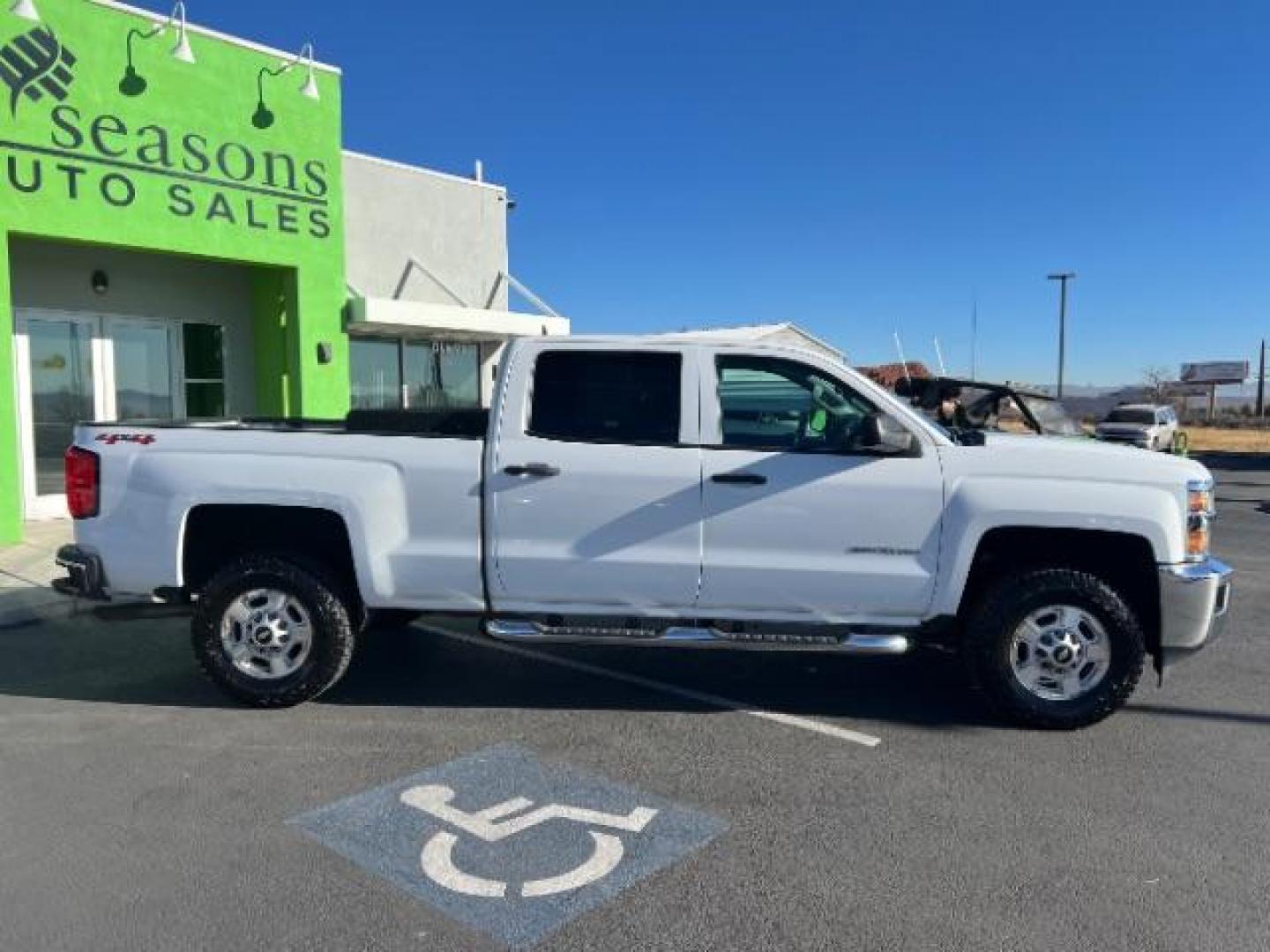 2015 Summit White /Jet Black Chevrolet Silverado 2500HD LT Crew Cab 4WD (1GC1KVEB3FF) with an 6.0L V8 OHV 16V CNG engine, 6-Speed Automatic transmission, located at 1865 East Red Hills Pkwy, St. George, 84770, (435) 628-0023, 37.120850, -113.543640 - We specialize in helping ALL people get the best financing available. No matter your credit score, good, bad or none we can get you an amazing rate. Had a bankruptcy, divorce, or repossessions? We give you the green light to get your credit back on the road. Low down and affordable payments that fit - Photo#7