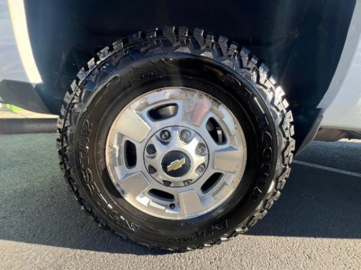 2015 Summit White /Jet Black Chevrolet Silverado 2500HD LT Crew Cab 4WD (1GC1KVEB3FF) with an 6.0L V8 OHV 16V CNG engine, 6-Speed Automatic transmission, located at 1865 East Red Hills Pkwy, St. George, 84770, (435) 628-0023, 37.120850, -113.543640 - We specialize in helping ALL people get the best financing available. No matter your credit score, good, bad or none we can get you an amazing rate. Had a bankruptcy, divorce, or repossessions? We give you the green light to get your credit back on the road. Low down and affordable payments that fit - Photo#9