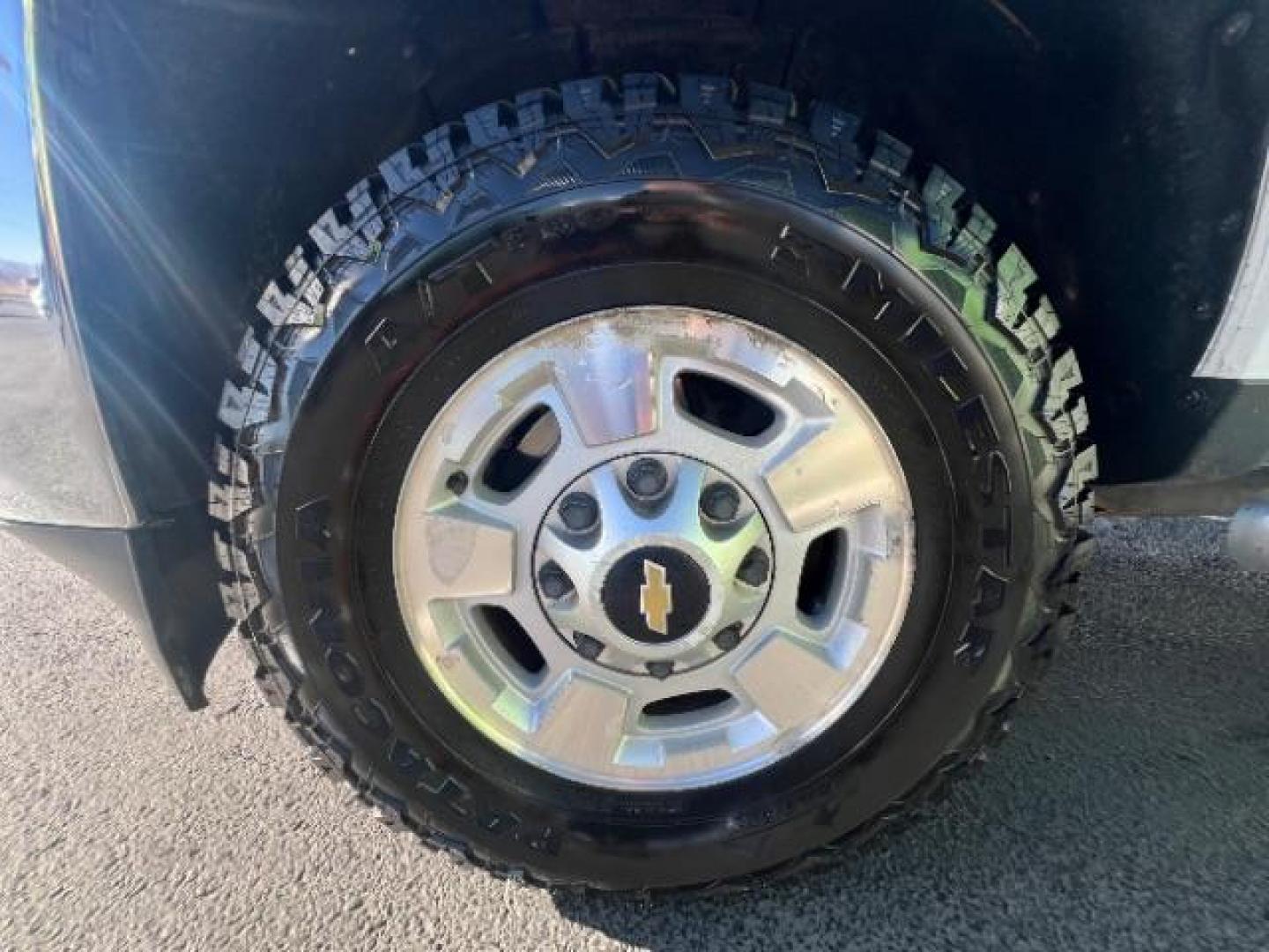 2015 Summit White /Jet Black Chevrolet Silverado 2500HD LT Crew Cab 4WD (1GC1KVEB3FF) with an 6.0L V8 OHV 16V CNG engine, 6-Speed Automatic transmission, located at 1865 East Red Hills Pkwy, St. George, 84770, (435) 628-0023, 37.120850, -113.543640 - We specialize in helping ALL people get the best financing available. No matter your credit score, good, bad or none we can get you an amazing rate. Had a bankruptcy, divorce, or repossessions? We give you the green light to get your credit back on the road. Low down and affordable payments that fit - Photo#11