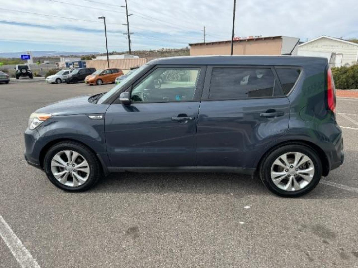 2016 Fathom Blue /Black, leather Kia Soul ! (KNDJX3A50G7) with an 2.0L L4 DOHC 16V engine, 6-Speed Automatic transmission, located at 940 North Main Street, Cedar City, UT, 84720, (435) 628-0023, 37.692936, -113.061897 - Photo#5