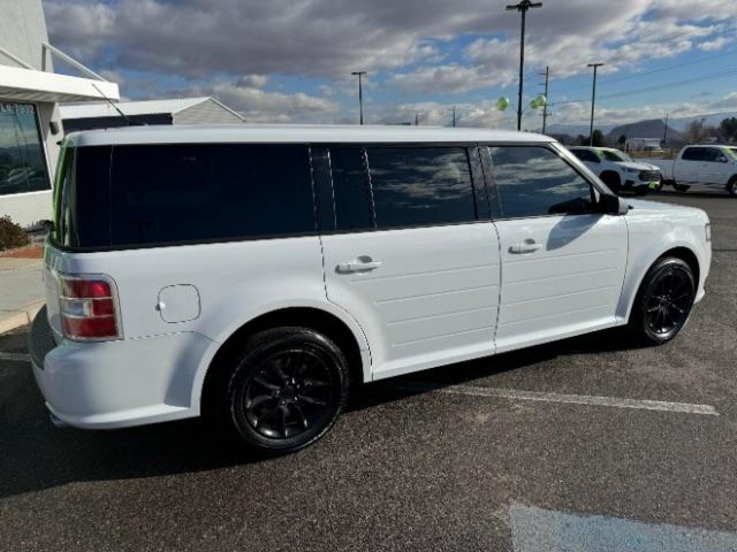 2014 White Suede /Charcoal Black Ford Flex SE FWD (2FMGK5B87EB) with an 3.5L V6 DOHC 24V engine, 6-Speed Automatic Ov transmission, located at 1865 East Red Hills Pkwy, St. George, 84770, (435) 628-0023, 37.120850, -113.543640 - Photo#10