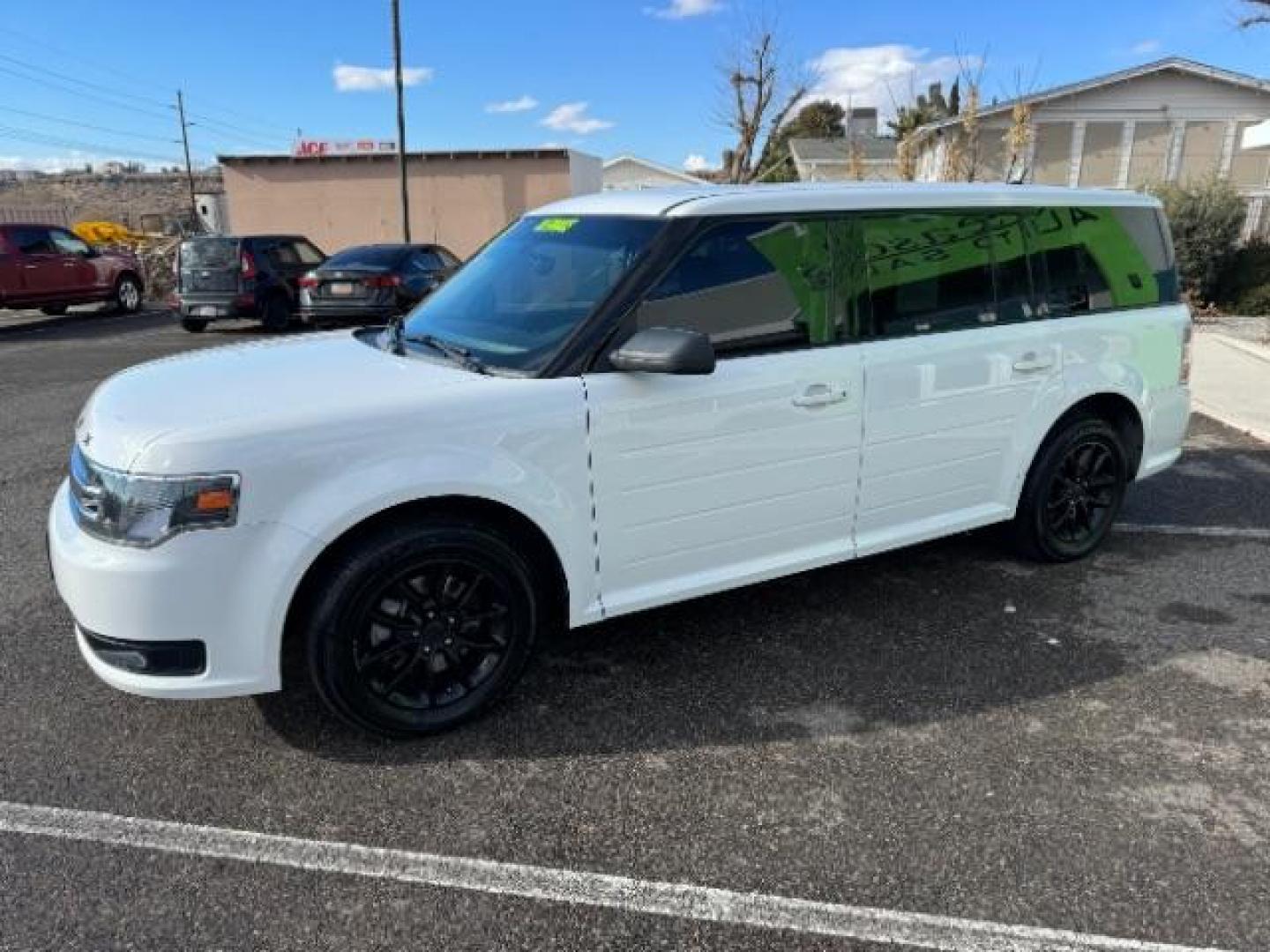 2014 White Suede /Charcoal Black Ford Flex SE FWD (2FMGK5B87EB) with an 3.5L V6 DOHC 24V engine, 6-Speed Automatic Ov transmission, located at 1865 East Red Hills Pkwy, St. George, 84770, (435) 628-0023, 37.120850, -113.543640 - Photo#4