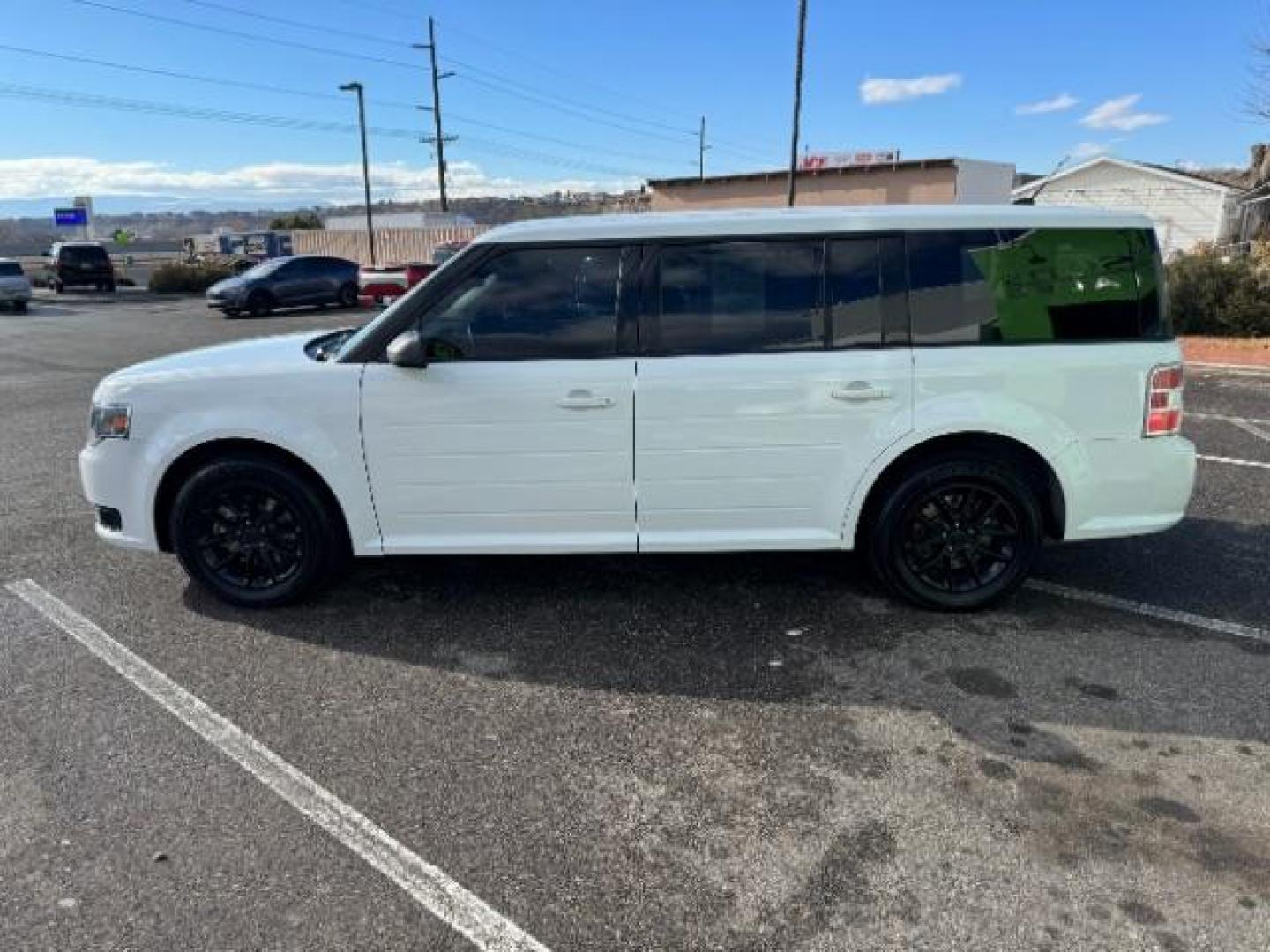 2014 White Suede /Charcoal Black Ford Flex SE FWD (2FMGK5B87EB) with an 3.5L V6 DOHC 24V engine, 6-Speed Automatic Ov transmission, located at 1865 East Red Hills Pkwy, St. George, 84770, (435) 628-0023, 37.120850, -113.543640 - Photo#5