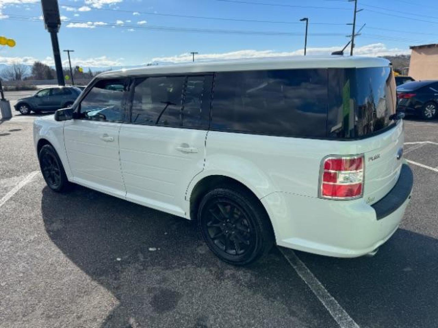 2014 White Suede /Charcoal Black Ford Flex SE FWD (2FMGK5B87EB) with an 3.5L V6 DOHC 24V engine, 6-Speed Automatic Ov transmission, located at 1865 East Red Hills Pkwy, St. George, 84770, (435) 628-0023, 37.120850, -113.543640 - Photo#6