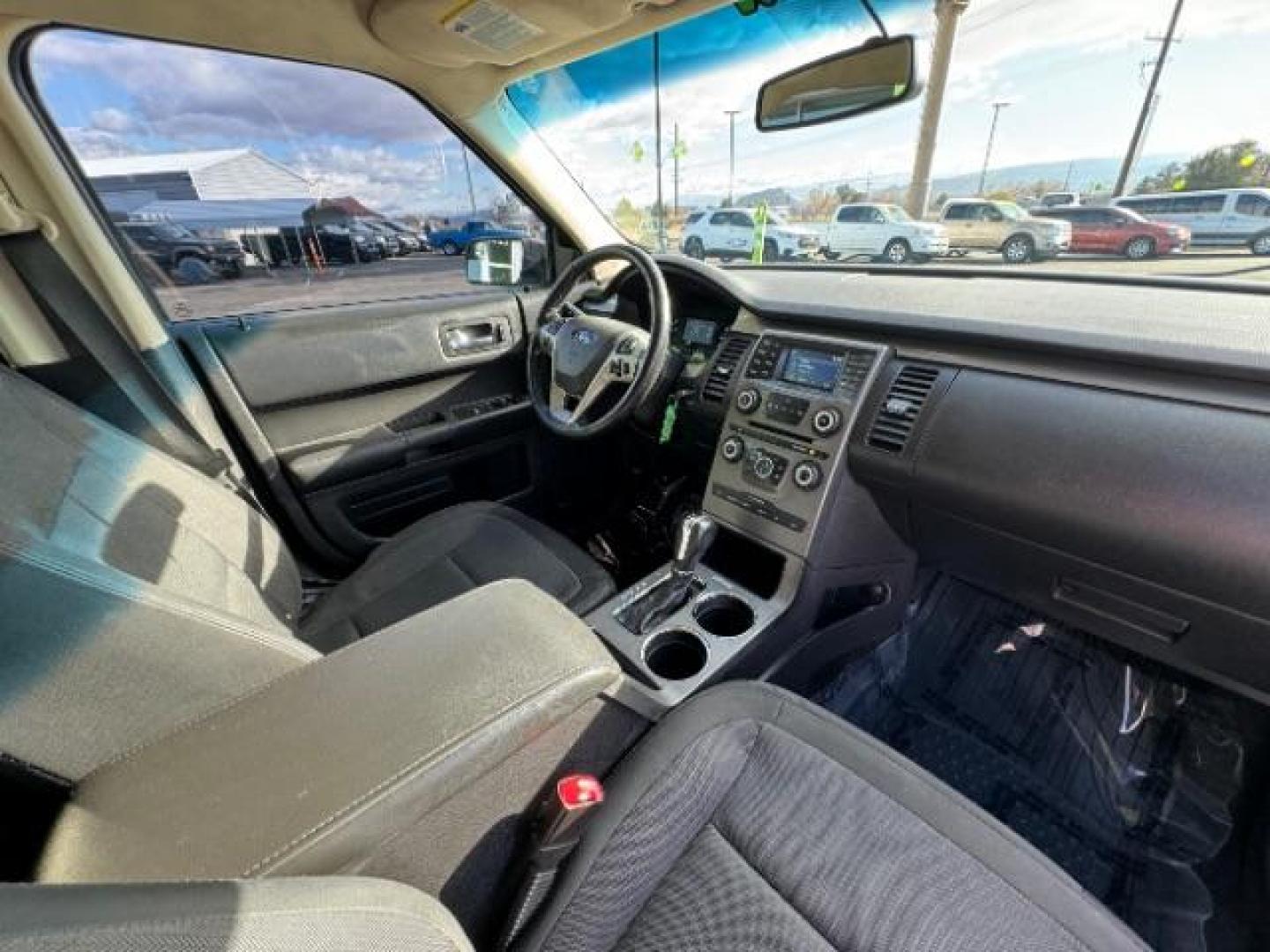 2014 White Suede /Charcoal Black Ford Flex SE FWD (2FMGK5B87EB) with an 3.5L V6 DOHC 24V engine, 6-Speed Automatic Ov transmission, located at 1865 East Red Hills Pkwy, St. George, 84770, (435) 628-0023, 37.120850, -113.543640 - Photo#36