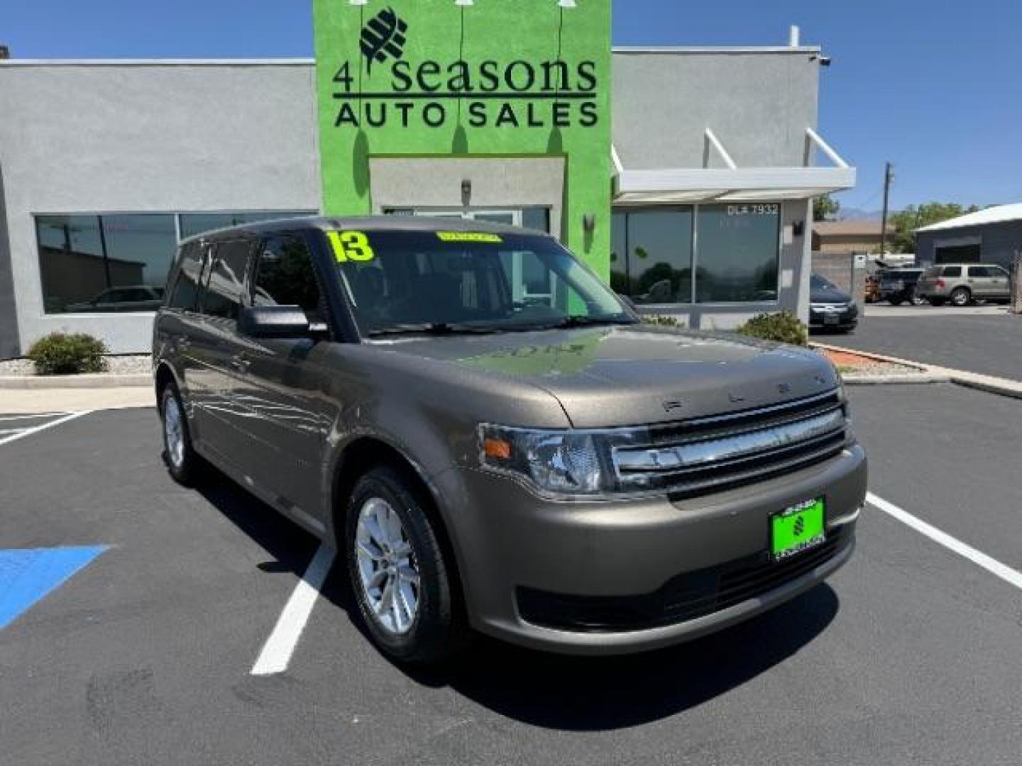 2013 Mineral Gray Metalli /Charcoal Black Cloth Ford Flex SE FWD (2FMGK5B89DB) with an 3.5L V6 DOHC 24V engine, 6-Speed Automatic Ov transmission, located at 1865 East Red Hills Pkwy, St. George, 84770, (435) 628-0023, 37.120850, -113.543640 - We specialize in helping ALL people get the best financing available. No matter your credit score, good, bad or none we can get you an amazing rate. Had a bankruptcy, divorce, or repossessions? We give you the green light to get your credit back on the road. Low down and affordable payments that fit - Photo#0