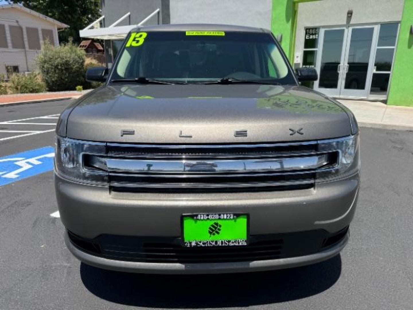 2013 Mineral Gray Metalli /Charcoal Black Cloth Ford Flex SE FWD (2FMGK5B89DB) with an 3.5L V6 DOHC 24V engine, 6-Speed Automatic Ov transmission, located at 1865 East Red Hills Pkwy, St. George, 84770, (435) 628-0023, 37.120850, -113.543640 - We specialize in helping ALL people get the best financing available. No matter your credit score, good, bad or none we can get you an amazing rate. Had a bankruptcy, divorce, or repossessions? We give you the green light to get your credit back on the road. Low down and affordable payments that fit - Photo#1