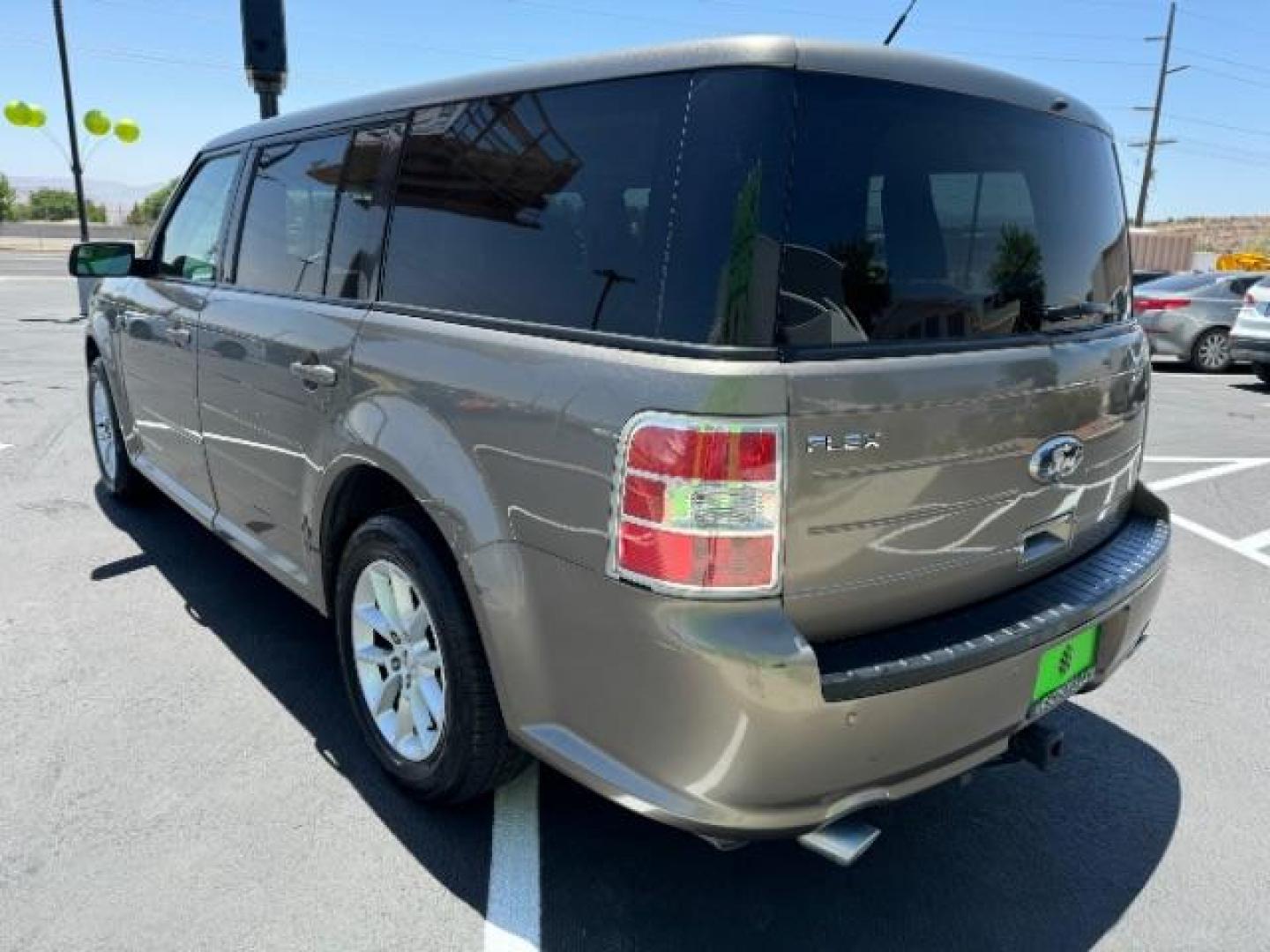 2013 Mineral Gray Metalli /Charcoal Black Cloth Ford Flex SE FWD (2FMGK5B89DB) with an 3.5L V6 DOHC 24V engine, 6-Speed Automatic Ov transmission, located at 1865 East Red Hills Pkwy, St. George, 84770, (435) 628-0023, 37.120850, -113.543640 - We specialize in helping ALL people get the best financing available. No matter your credit score, good, bad or none we can get you an amazing rate. Had a bankruptcy, divorce, or repossessions? We give you the green light to get your credit back on the road. Low down and affordable payments that fit - Photo#4