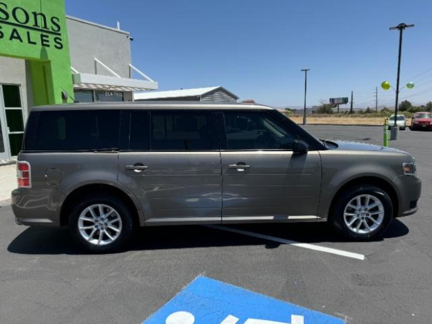 2013 Mineral Gray Metalli /Charcoal Black Cloth Ford Flex SE FWD (2FMGK5B89DB) with an 3.5L V6 DOHC 24V engine, 6-Speed Automatic Ov transmission, located at 1865 East Red Hills Pkwy, St. George, 84770, (435) 628-0023, 37.120850, -113.543640 - We specialize in helping ALL people get the best financing available. No matter your credit score, good, bad or none we can get you an amazing rate. Had a bankruptcy, divorce, or repossessions? We give you the green light to get your credit back on the road. Low down and affordable payments that fit - Photo#7