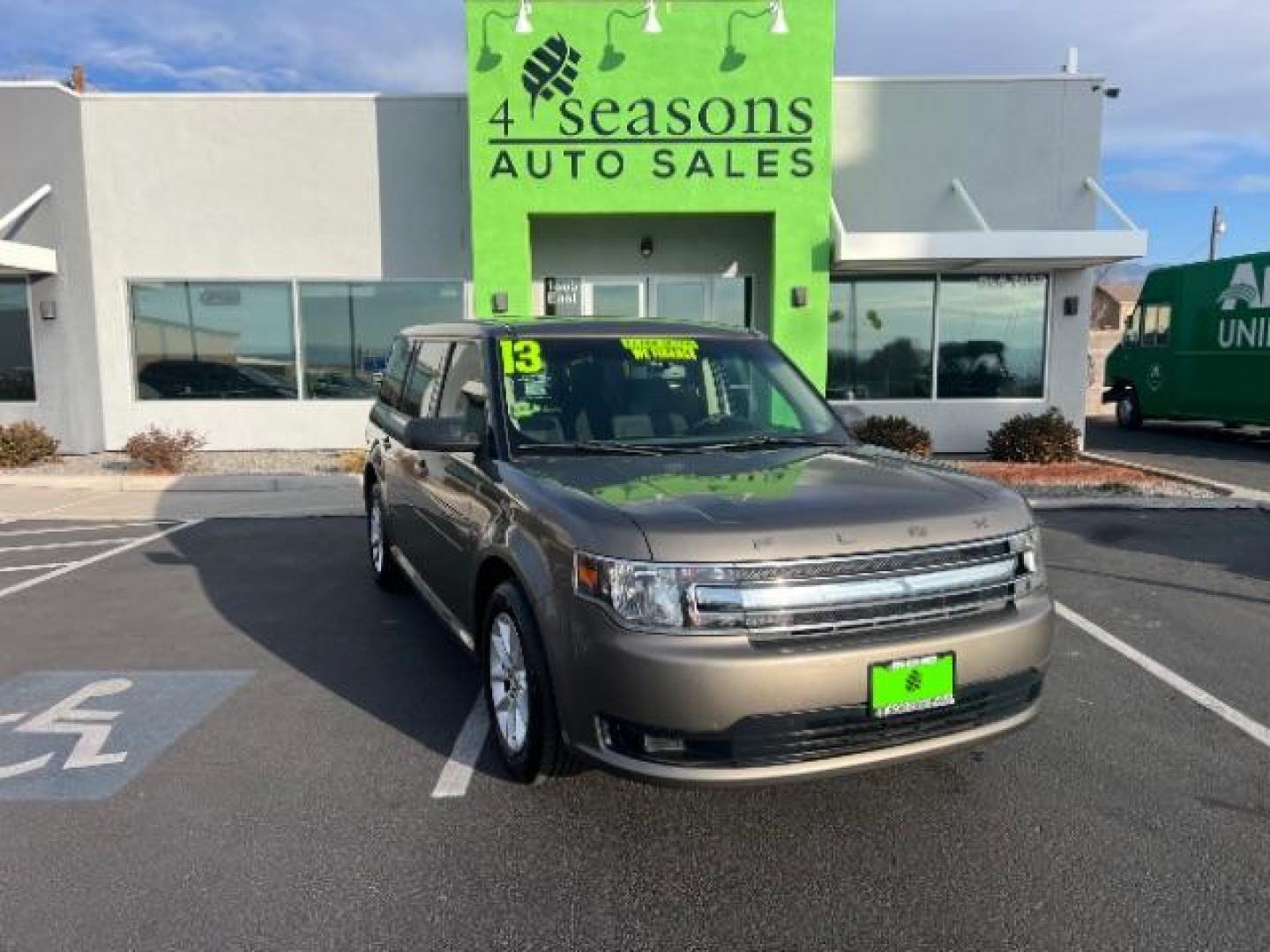 2013 Mineral Gray Metallic /Charcoal Black Cloth Ford Flex SE FWD (2FMGK5B89DB) with an 3.5L V6 DOHC 24V engine, 6-Speed Automatic Ov transmission, located at 1865 East Red Hills Pkwy, St. George, 84770, (435) 628-0023, 37.120850, -113.543640 - We specialize in helping ALL people get the best financing available. No matter your credit score, good, bad or none we can get you an amazing rate. Had a bankruptcy, divorce, or repossessions? We give you the green light to get your credit back on the road. Low down and affordable payments that fit - Photo#0