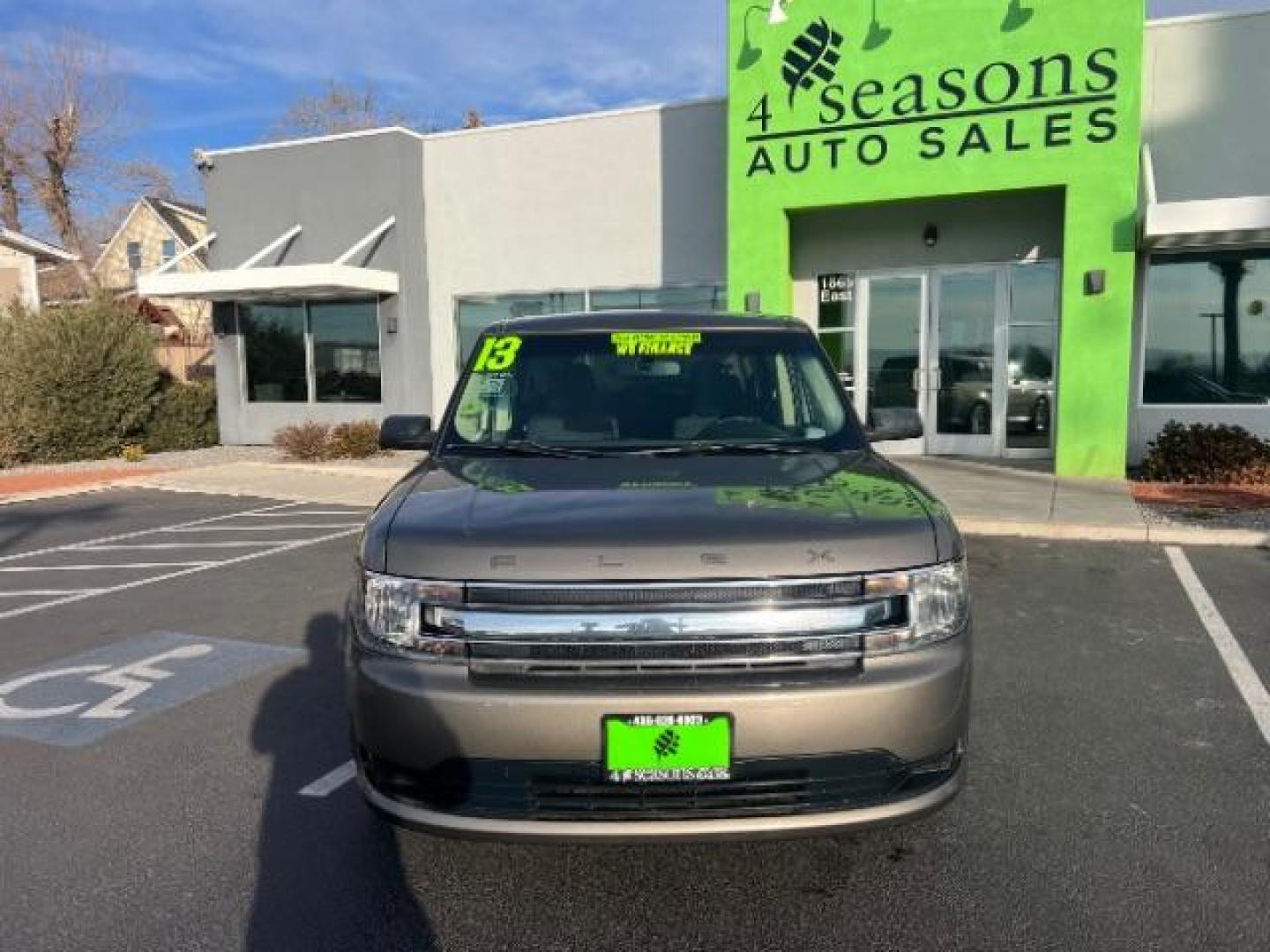 2013 Mineral Gray Metallic /Charcoal Black Cloth Ford Flex SE FWD (2FMGK5B89DB) with an 3.5L V6 DOHC 24V engine, 6-Speed Automatic Ov transmission, located at 1865 East Red Hills Pkwy, St. George, 84770, (435) 628-0023, 37.120850, -113.543640 - We specialize in helping ALL people get the best financing available. No matter your credit score, good, bad or none we can get you an amazing rate. Had a bankruptcy, divorce, or repossessions? We give you the green light to get your credit back on the road. Low down and affordable payments that fit - Photo#1