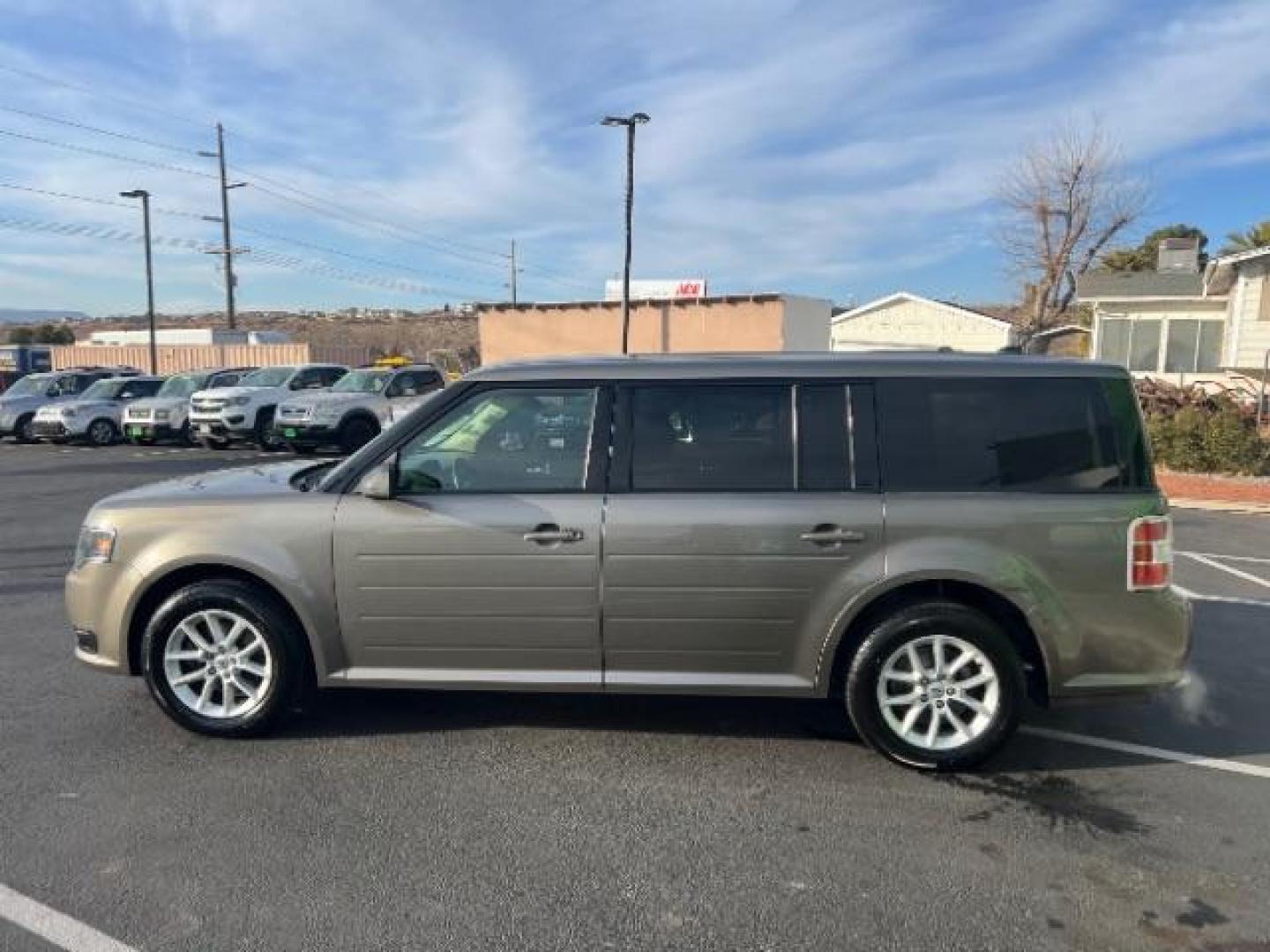 2013 Mineral Gray Metallic /Charcoal Black Cloth Ford Flex SE FWD (2FMGK5B89DB) with an 3.5L V6 DOHC 24V engine, 6-Speed Automatic Ov transmission, located at 1865 East Red Hills Pkwy, St. George, 84770, (435) 628-0023, 37.120850, -113.543640 - We specialize in helping ALL people get the best financing available. No matter your credit score, good, bad or none we can get you an amazing rate. Had a bankruptcy, divorce, or repossessions? We give you the green light to get your credit back on the road. Low down and affordable payments that fit - Photo#3