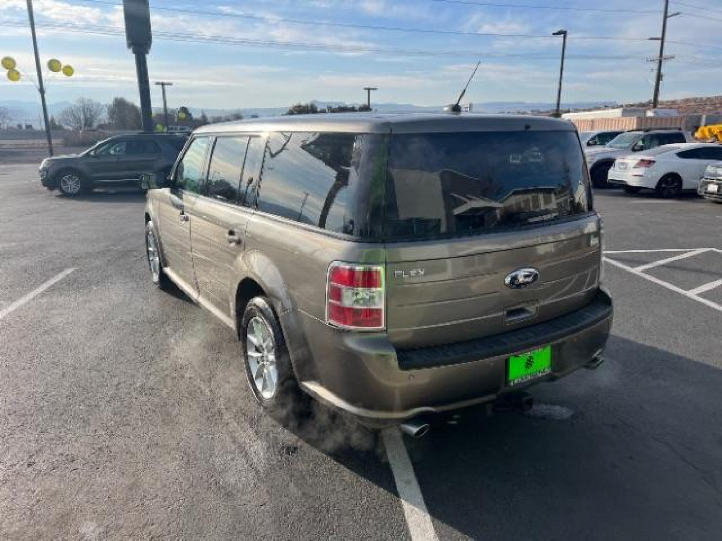 2013 Mineral Gray Metallic /Charcoal Black Cloth Ford Flex SE FWD (2FMGK5B89DB) with an 3.5L V6 DOHC 24V engine, 6-Speed Automatic Ov transmission, located at 1865 East Red Hills Pkwy, St. George, 84770, (435) 628-0023, 37.120850, -113.543640 - We specialize in helping ALL people get the best financing available. No matter your credit score, good, bad or none we can get you an amazing rate. Had a bankruptcy, divorce, or repossessions? We give you the green light to get your credit back on the road. Low down and affordable payments that fit - Photo#4