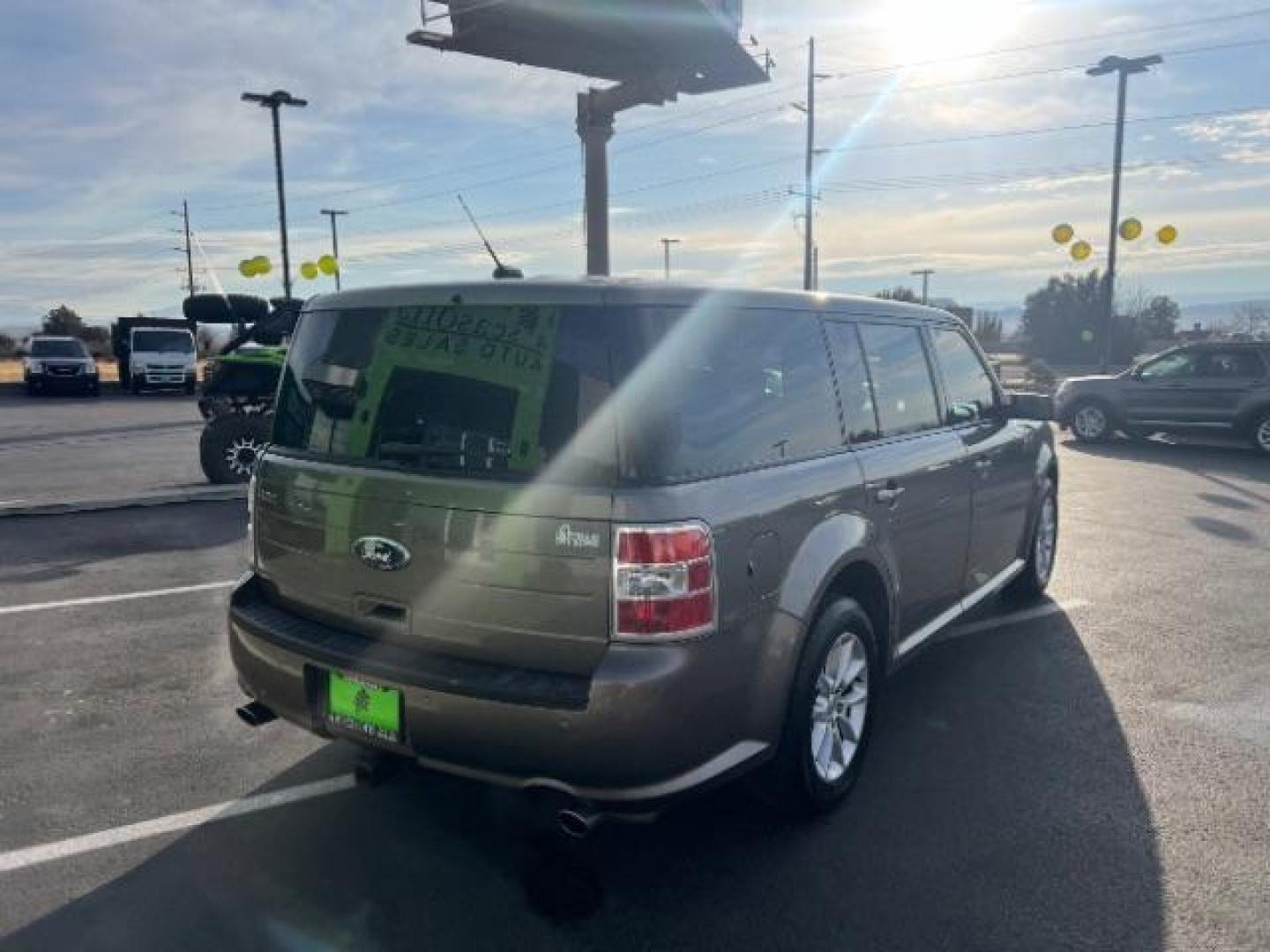 2013 Mineral Gray Metallic /Charcoal Black Cloth Ford Flex SE FWD (2FMGK5B89DB) with an 3.5L V6 DOHC 24V engine, 6-Speed Automatic Ov transmission, located at 1865 East Red Hills Pkwy, St. George, 84770, (435) 628-0023, 37.120850, -113.543640 - We specialize in helping ALL people get the best financing available. No matter your credit score, good, bad or none we can get you an amazing rate. Had a bankruptcy, divorce, or repossessions? We give you the green light to get your credit back on the road. Low down and affordable payments that fit - Photo#6