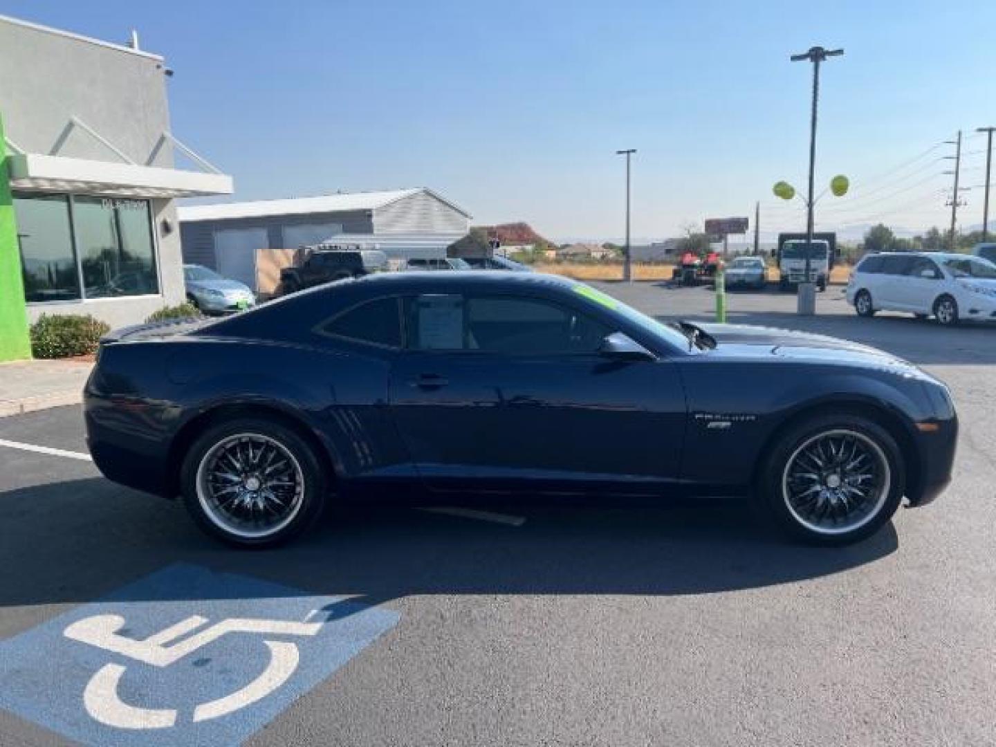 2010 Imperial Blue Metall /Black Leather Interi Chevrolet Camaro LT2 Coupe (2G1FC1EV6A9) with an 3.6L V6 DOHC 24V engine, 6-Speed Automatic transmission, located at 1865 East Red Hills Pkwy, St. George, 84770, (435) 628-0023, 37.120850, -113.543640 - We specialize in helping ALL people get the best financing available. No matter your credit score, good, bad or none we can get you an amazing rate. Had a bankruptcy, divorce, or repossessions? We give you the green light to get your credit back on the road. Low down and affordable payments that fit - Photo#7