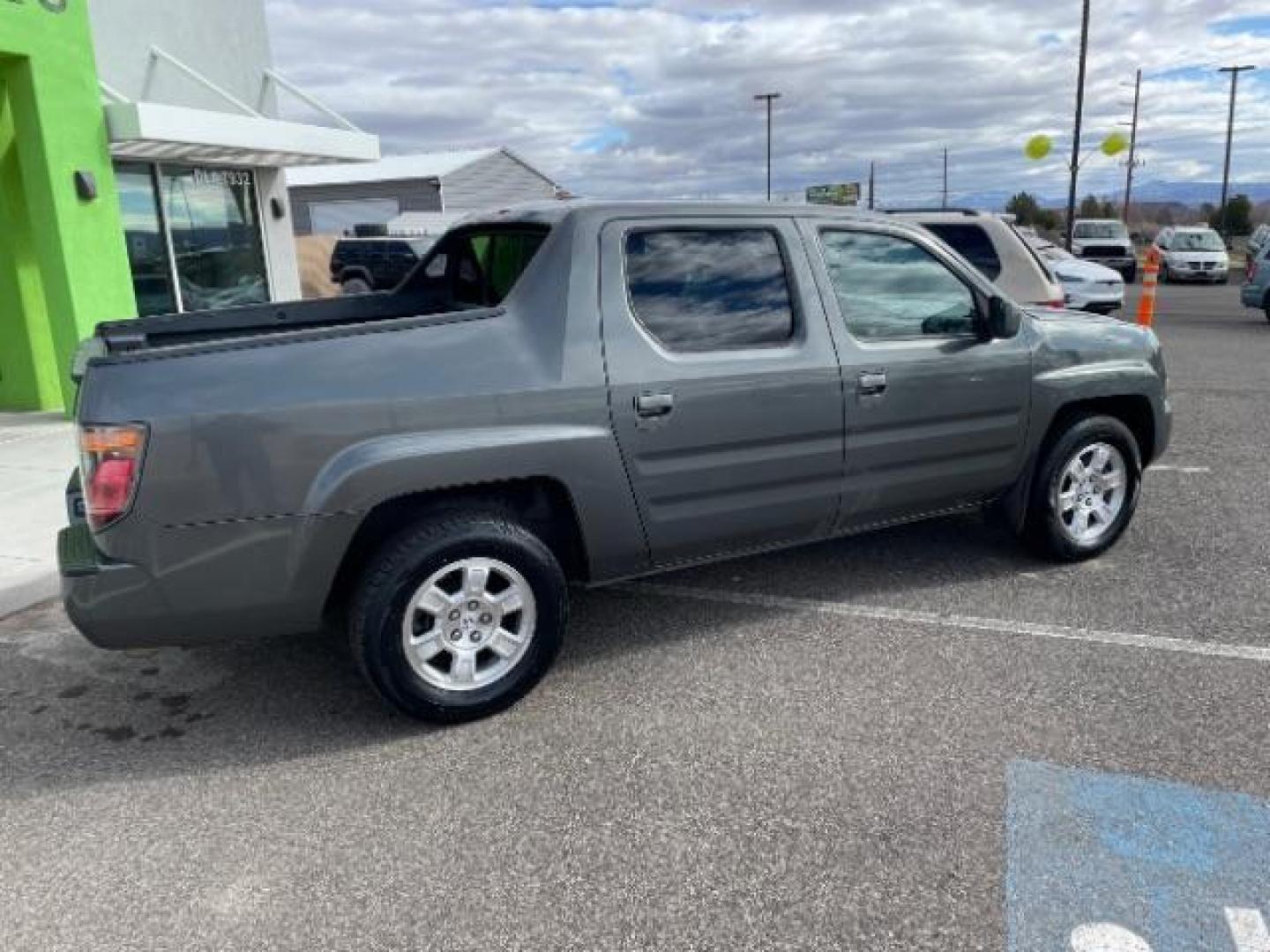 2008 Billet Silver Metallic /Gray Leather Interior Honda Ridgeline RTL (2HJYK16598H) with an 3.5L V6 SOHC 24V engine, 5-Speed Automatic transmission, located at 1865 East Red Hills Pkwy, St. George, 84770, (435) 628-0023, 37.120850, -113.543640 - Photo#10