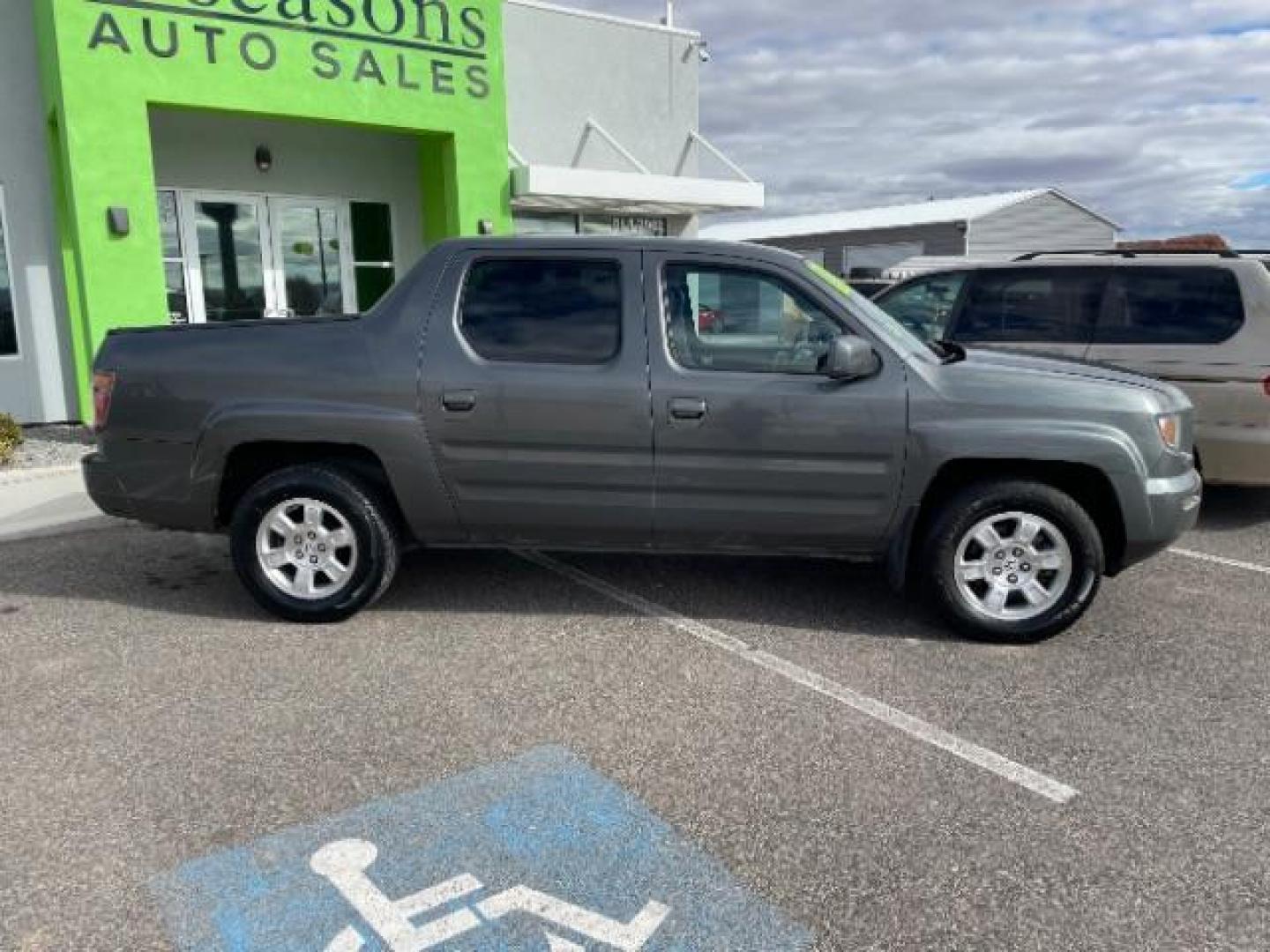 2008 Billet Silver Metallic /Gray Leather Interior Honda Ridgeline RTL (2HJYK16598H) with an 3.5L V6 SOHC 24V engine, 5-Speed Automatic transmission, located at 1865 East Red Hills Pkwy, St. George, 84770, (435) 628-0023, 37.120850, -113.543640 - Photo#11