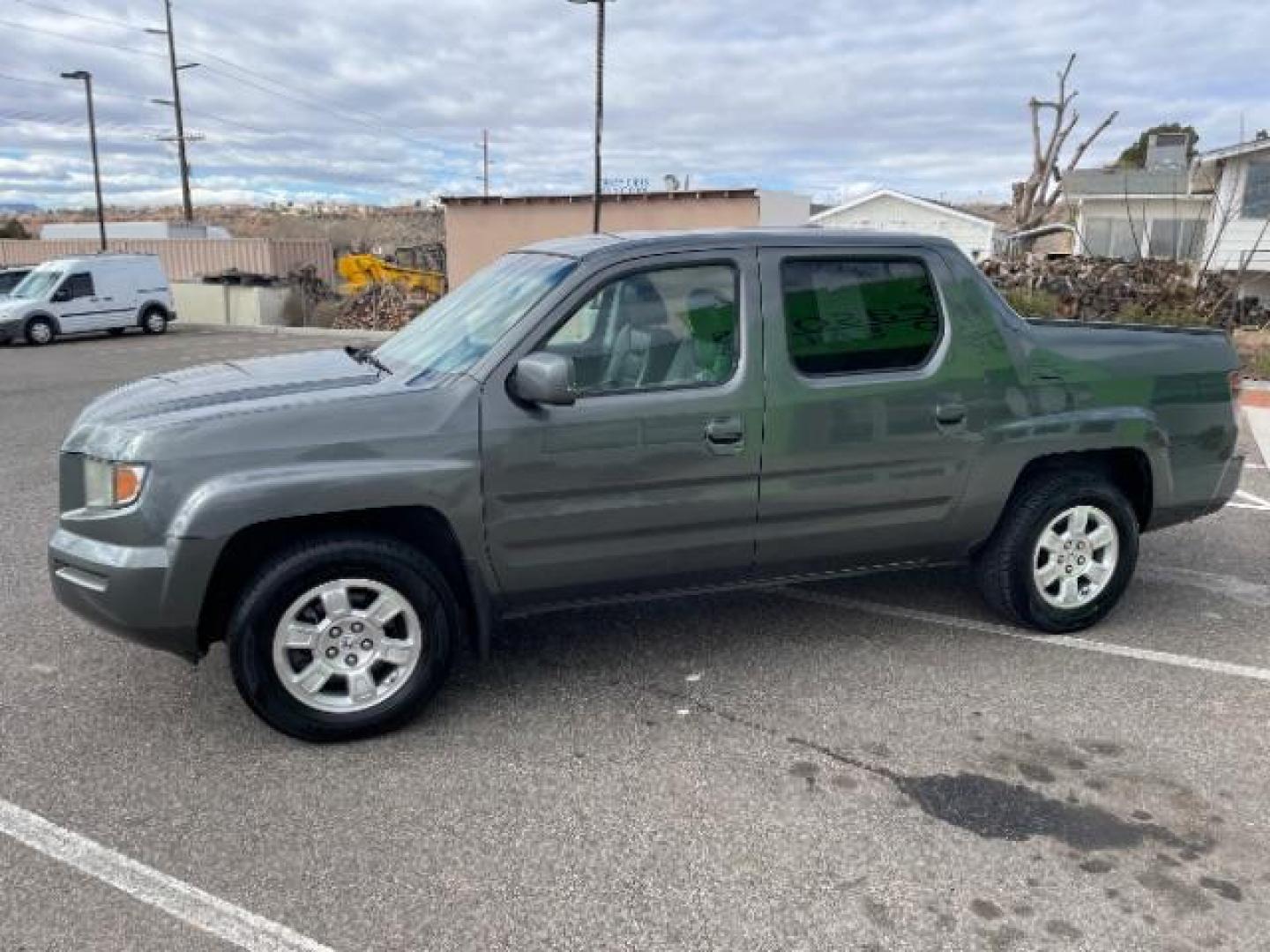 2008 Billet Silver Metallic /Gray Leather Interior Honda Ridgeline RTL (2HJYK16598H) with an 3.5L V6 SOHC 24V engine, 5-Speed Automatic transmission, located at 1865 East Red Hills Pkwy, St. George, 84770, (435) 628-0023, 37.120850, -113.543640 - Photo#4