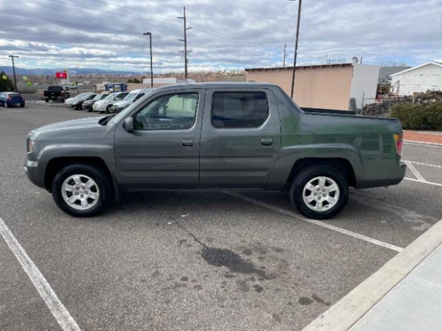 2008 Billet Silver Metallic /Gray Leather Interior Honda Ridgeline RTL (2HJYK16598H) with an 3.5L V6 SOHC 24V engine, 5-Speed Automatic transmission, located at 1865 East Red Hills Pkwy, St. George, 84770, (435) 628-0023, 37.120850, -113.543640 - Photo#5