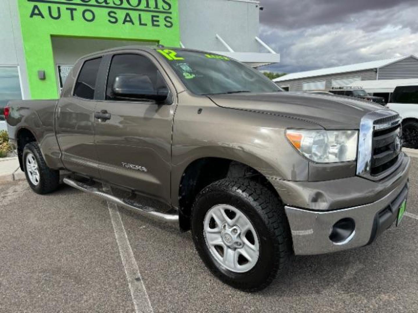 2012 Pyrite Mica /Graphite Cloth Inter Toyota Tundra Tundra-Grade Double Cab 4.6L 2WD (5TFRM5F14CX) with an 4.6L V8 DOHC 32V engine, 5-Speed Automatic Overdrive transmission, located at 940 North Main Street, Cedar City, UT, 84720, (435) 628-0023, 37.692936, -113.061897 - Photo#10