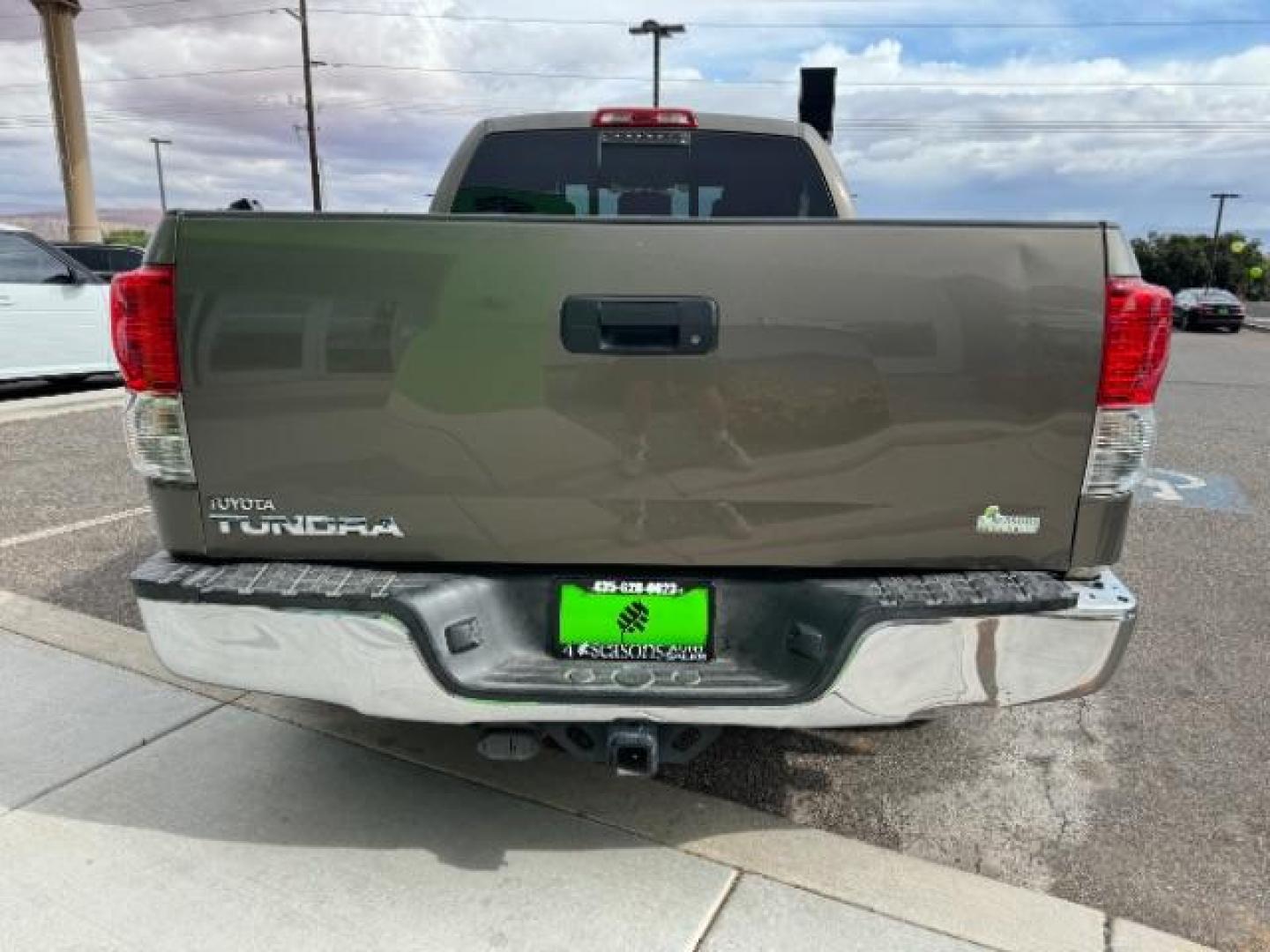 2012 Pyrite Mica /Graphite Cloth Inter Toyota Tundra Tundra-Grade Double Cab 4.6L 2WD (5TFRM5F14CX) with an 4.6L V8 DOHC 32V engine, 5-Speed Automatic Overdrive transmission, located at 940 North Main Street, Cedar City, UT, 84720, (435) 628-0023, 37.692936, -113.061897 - Photo#5