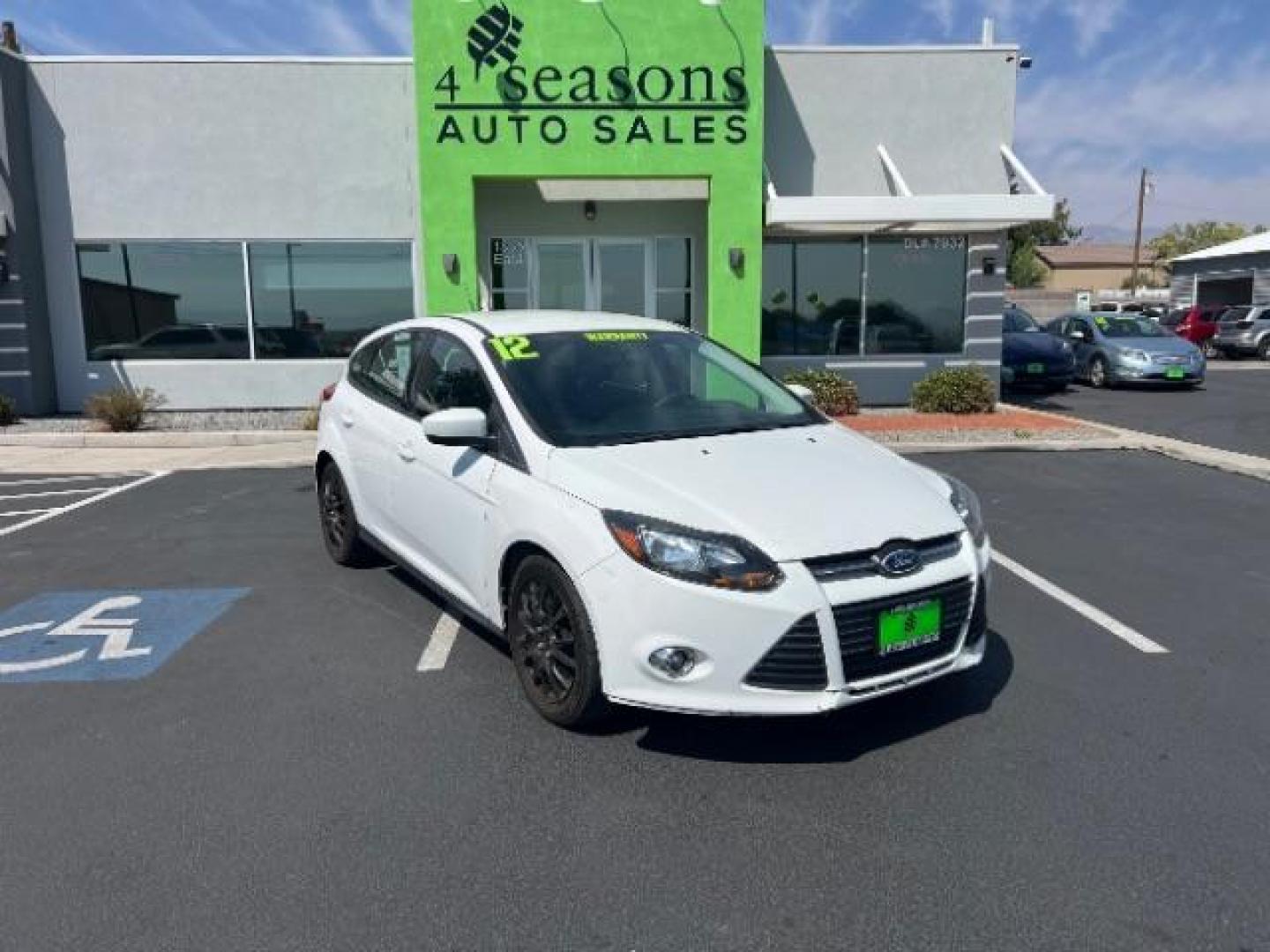 2012 Oxford White /Charcoal Black/Metal Gray Cloth Interior Ford Focus SE (1FAHP3K27CL) with an 2.0L L4 DOHC 16V engine, 6-Speed Automatic transmission, located at 1865 East Red Hills Pkwy, St. George, 84770, (435) 628-0023, 37.120850, -113.543640 - Photo#0