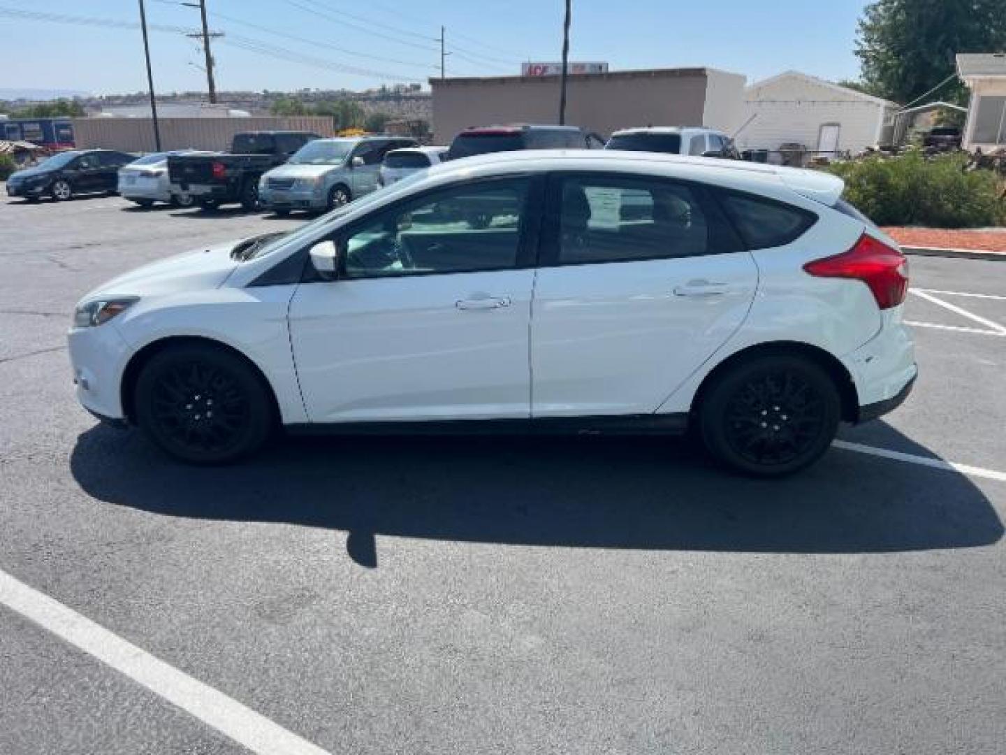 2012 Oxford White /Charcoal Black/Metal Gray Cloth Interior Ford Focus SE (1FAHP3K27CL) with an 2.0L L4 DOHC 16V engine, 6-Speed Automatic transmission, located at 1865 East Red Hills Pkwy, St. George, 84770, (435) 628-0023, 37.120850, -113.543640 - Photo#3