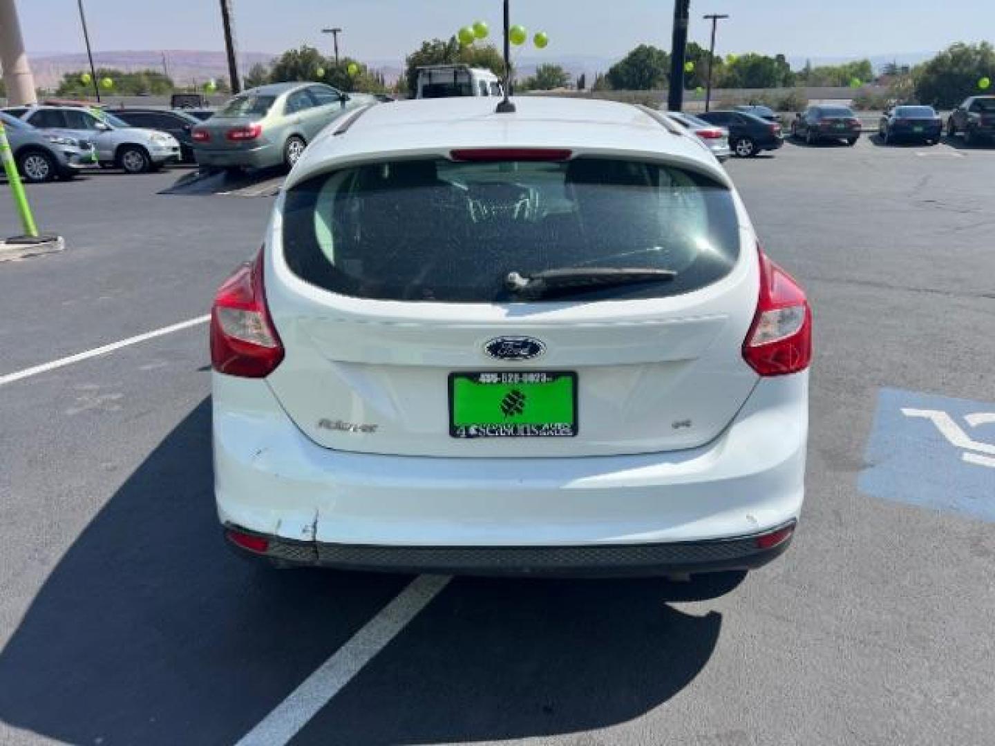 2012 Oxford White /Charcoal Black/Metal Gray Cloth Interior Ford Focus SE (1FAHP3K27CL) with an 2.0L L4 DOHC 16V engine, 6-Speed Automatic transmission, located at 1865 East Red Hills Pkwy, St. George, 84770, (435) 628-0023, 37.120850, -113.543640 - Photo#5