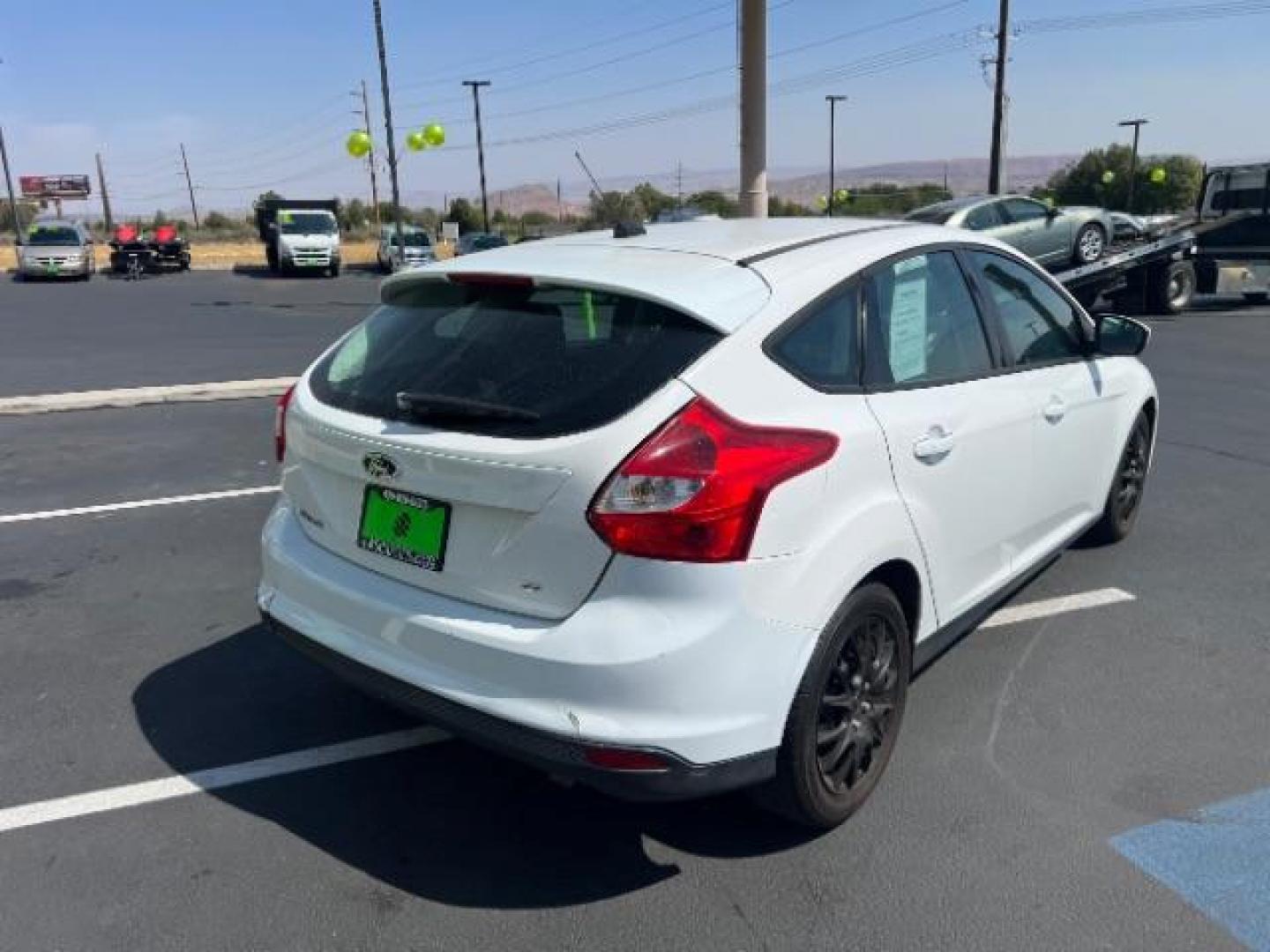 2012 Oxford White /Charcoal Black/Metal Gray Cloth Interior Ford Focus SE (1FAHP3K27CL) with an 2.0L L4 DOHC 16V engine, 6-Speed Automatic transmission, located at 1865 East Red Hills Pkwy, St. George, 84770, (435) 628-0023, 37.120850, -113.543640 - Photo#6