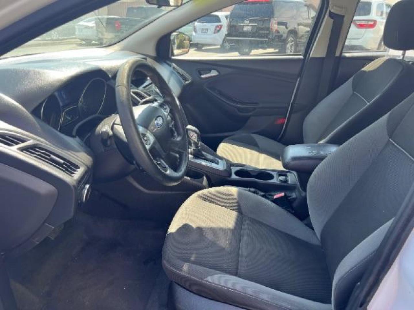 2012 Oxford White /Charcoal Black/Metal Gray Cloth Interior Ford Focus SE (1FAHP3K27CL) with an 2.0L L4 DOHC 16V engine, 6-Speed Automatic transmission, located at 1865 East Red Hills Pkwy, St. George, 84770, (435) 628-0023, 37.120850, -113.543640 - Photo#13