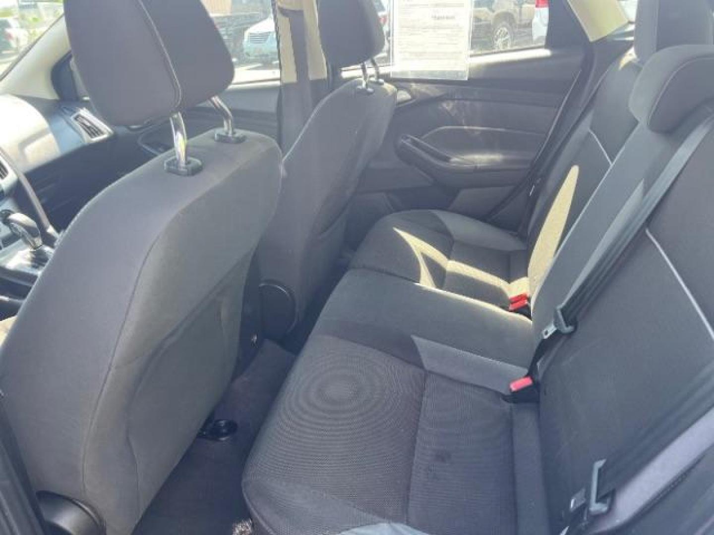 2012 Oxford White /Charcoal Black/Metal Gray Cloth Interior Ford Focus SE (1FAHP3K27CL) with an 2.0L L4 DOHC 16V engine, 6-Speed Automatic transmission, located at 1865 East Red Hills Pkwy, St. George, 84770, (435) 628-0023, 37.120850, -113.543640 - Photo#22