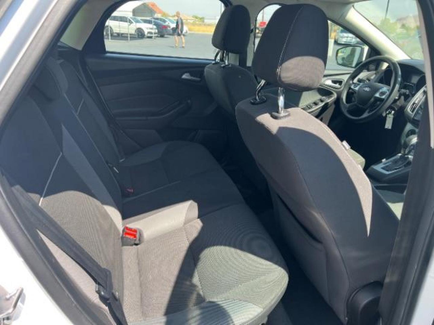 2012 Oxford White /Charcoal Black/Metal Gray Cloth Interior Ford Focus SE (1FAHP3K27CL) with an 2.0L L4 DOHC 16V engine, 6-Speed Automatic transmission, located at 1865 East Red Hills Pkwy, St. George, 84770, (435) 628-0023, 37.120850, -113.543640 - Photo#29