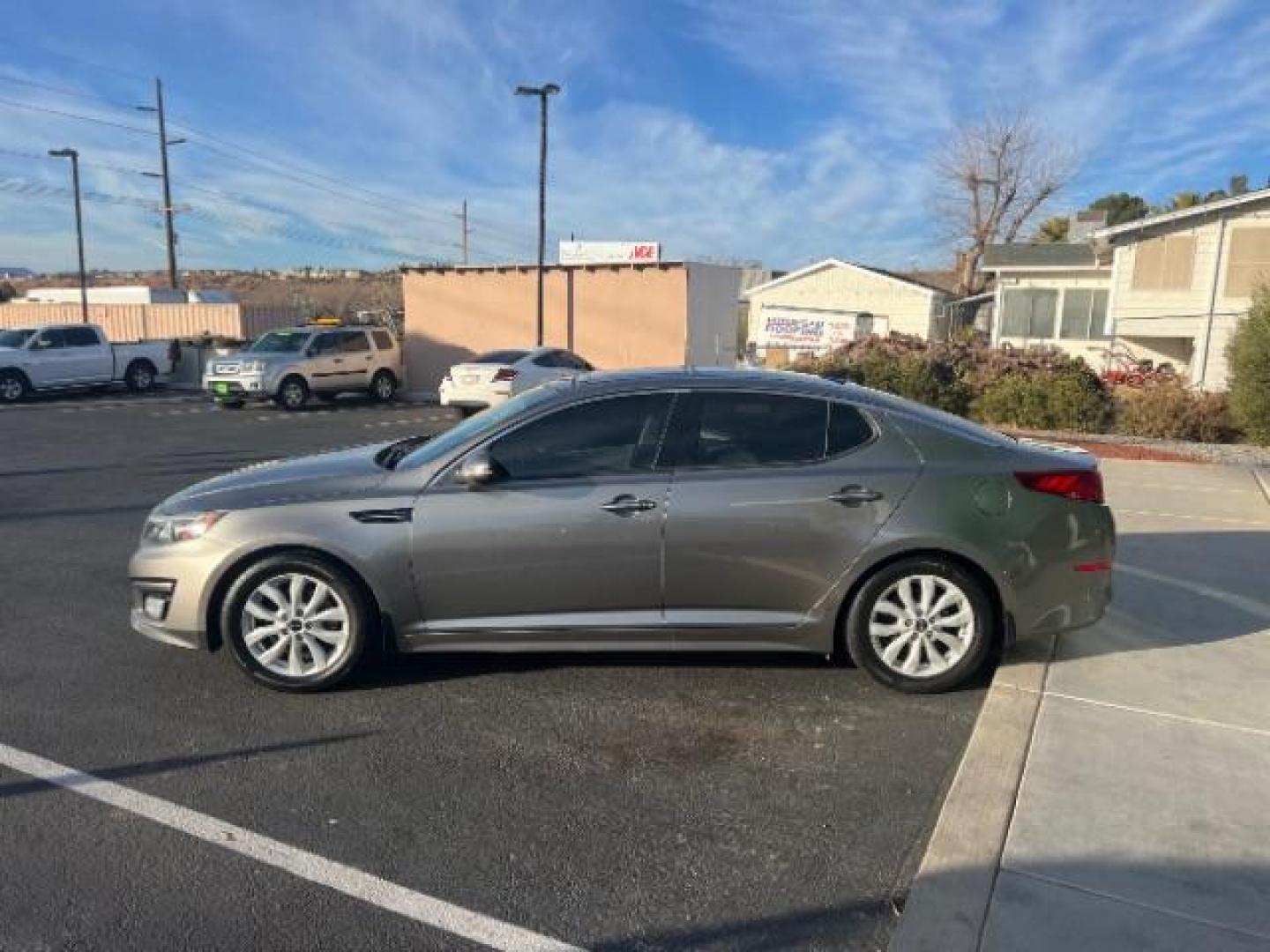 2015 Satin Metal /Beige Kia Optima EX (5XXGN4A71FG) with an 2.4L L4 DOHC 16V engine, 6-Speed Automatic transmission, located at 1865 East Red Hills Pkwy, St. George, 84770, (435) 628-0023, 37.120850, -113.543640 - We specialize in helping ALL people get the best financing available. No matter your credit score, good, bad or none we can get you an amazing rate. Had a bankruptcy, divorce, or repossessions? We give you the green light to get your credit back on the road. Low down and affordable payments that fit - Photo#3