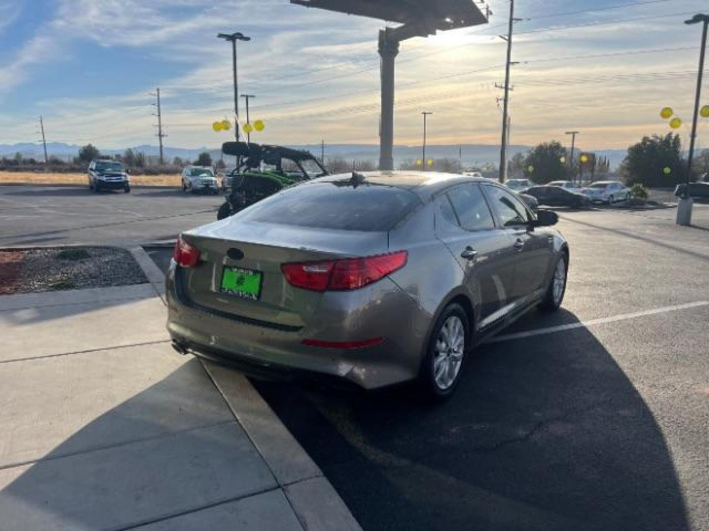 2015 Satin Metal /Beige Kia Optima EX (5XXGN4A71FG) with an 2.4L L4 DOHC 16V engine, 6-Speed Automatic transmission, located at 1865 East Red Hills Pkwy, St. George, 84770, (435) 628-0023, 37.120850, -113.543640 - We specialize in helping ALL people get the best financing available. No matter your credit score, good, bad or none we can get you an amazing rate. Had a bankruptcy, divorce, or repossessions? We give you the green light to get your credit back on the road. Low down and affordable payments that fit - Photo#6