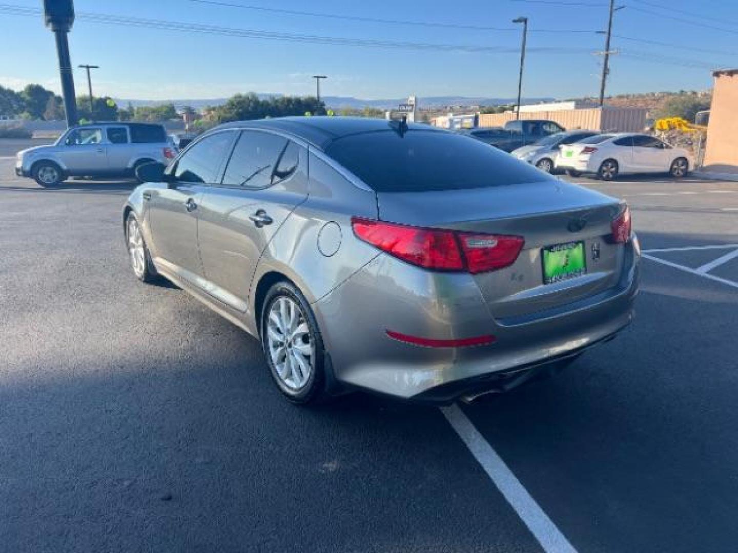 2015 Satin Metal /Beige Kia Optima EX (5XXGN4A71FG) with an 2.4L L4 DOHC 16V engine, 6-Speed Automatic transmission, located at 1865 East Red Hills Pkwy, St. George, 84770, (435) 628-0023, 37.120850, -113.543640 - We specialize in helping ALL people get the best financing available. No matter your credit score, good, bad or none we can get you an amazing rate. Had a bankruptcy, divorce, or repossessions? We give you the green light to get your credit back on the road. Low down and affordable payments that fit - Photo#4