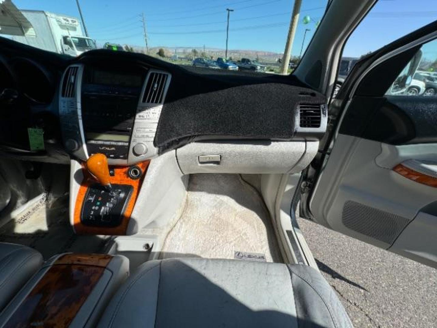 2007 Millennium Silver Me /Light Gray Leather I Lexus RX 350 FWD (2T2GK31U87C) with an 3.5L V6 DOHC 24V engine, 5-Speed Automatic transmission, located at 1865 East Red Hills Pkwy, St. George, 84770, (435) 628-0023, 37.120850, -113.543640 - Photo#17