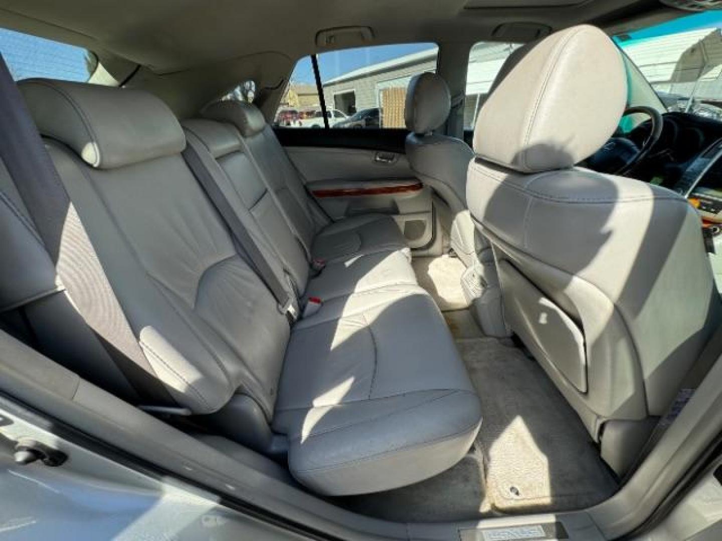 2007 Millennium Silver Me /Light Gray Leather I Lexus RX 350 FWD (2T2GK31U87C) with an 3.5L V6 DOHC 24V engine, 5-Speed Automatic transmission, located at 1865 East Red Hills Pkwy, St. George, 84770, (435) 628-0023, 37.120850, -113.543640 - Photo#14