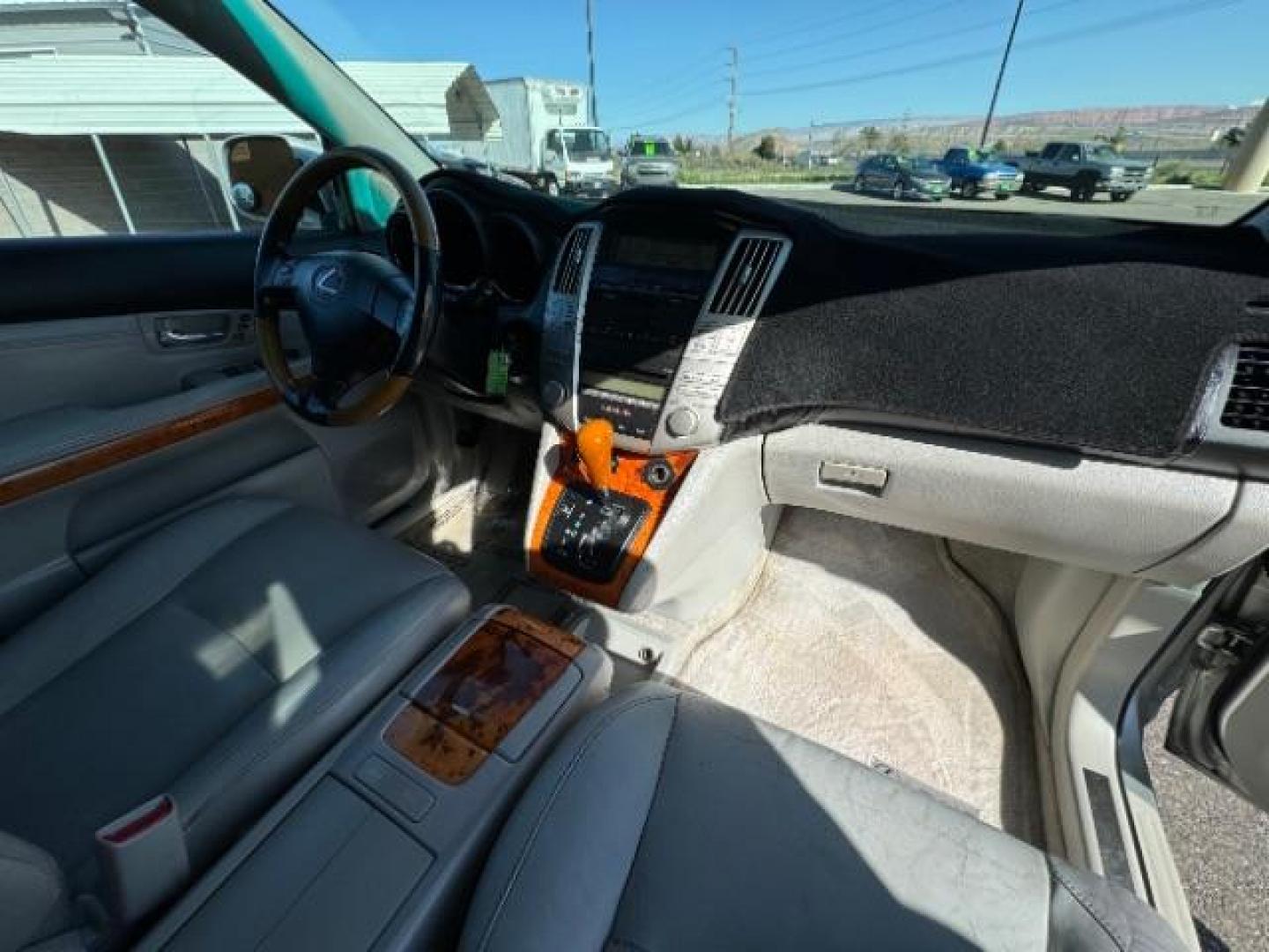 2007 Millennium Silver Me /Light Gray Leather I Lexus RX 350 FWD (2T2GK31U87C) with an 3.5L V6 DOHC 24V engine, 5-Speed Automatic transmission, located at 1865 East Red Hills Pkwy, St. George, 84770, (435) 628-0023, 37.120850, -113.543640 - Photo#16