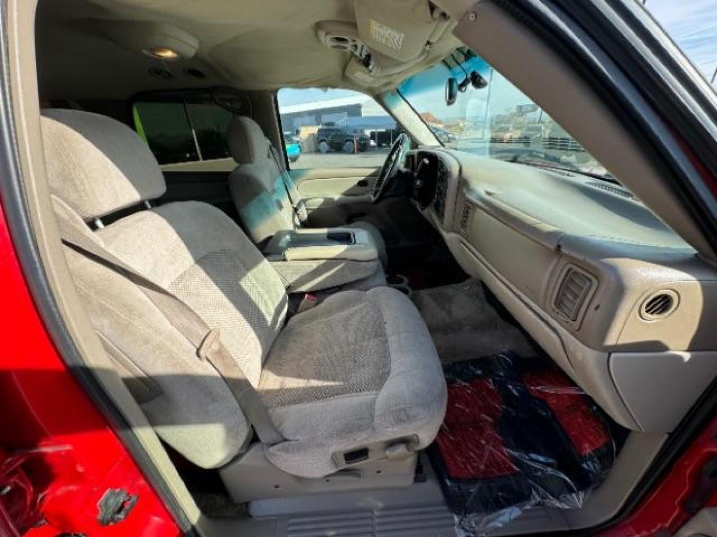 2002 Victory Red /Tan/Neutral Custom C Chevrolet Tahoe 2WD (1GNEC13VX2R) with an 4.8L V8 OHV 16V engine, 4-Speed Automatic transmission, located at 940 North Main Street, Cedar City, UT, 84720, (435) 628-0023, 37.692936, -113.061897 - Photo#27